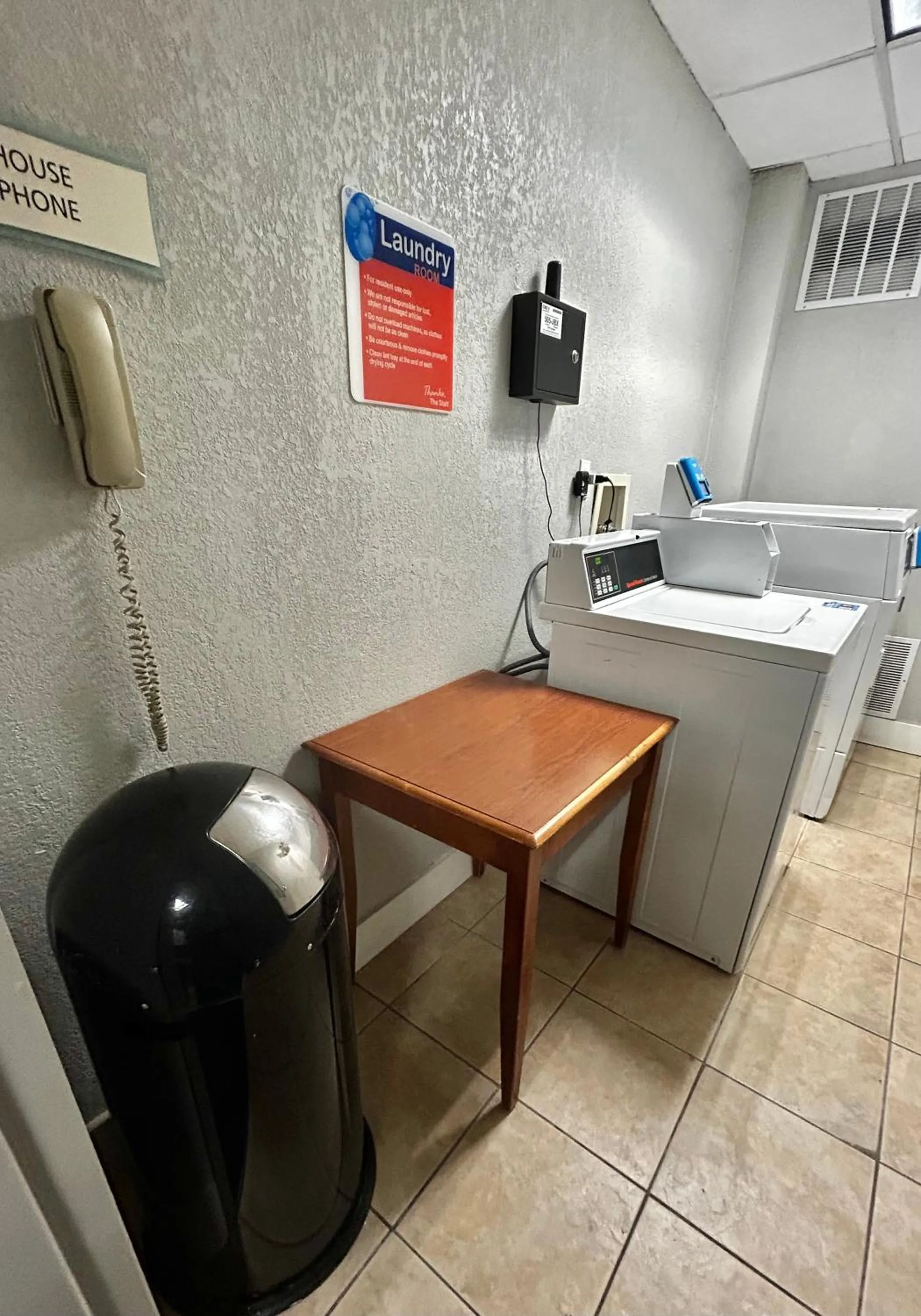 laundry in La Quinta by Wyndham Stamford / New York City