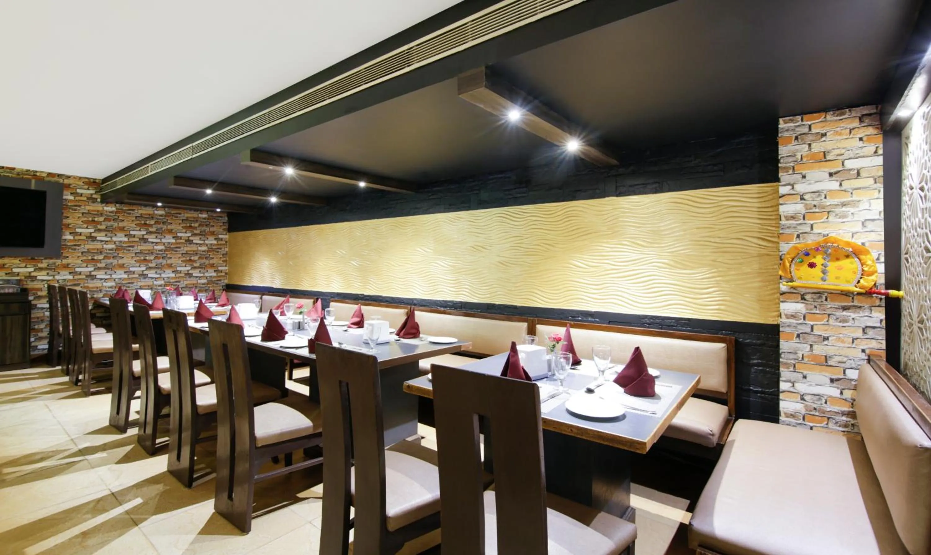 Restaurant/places to eat in Treebo Punjabi Nature Residency, Near Faridabad Railway Station