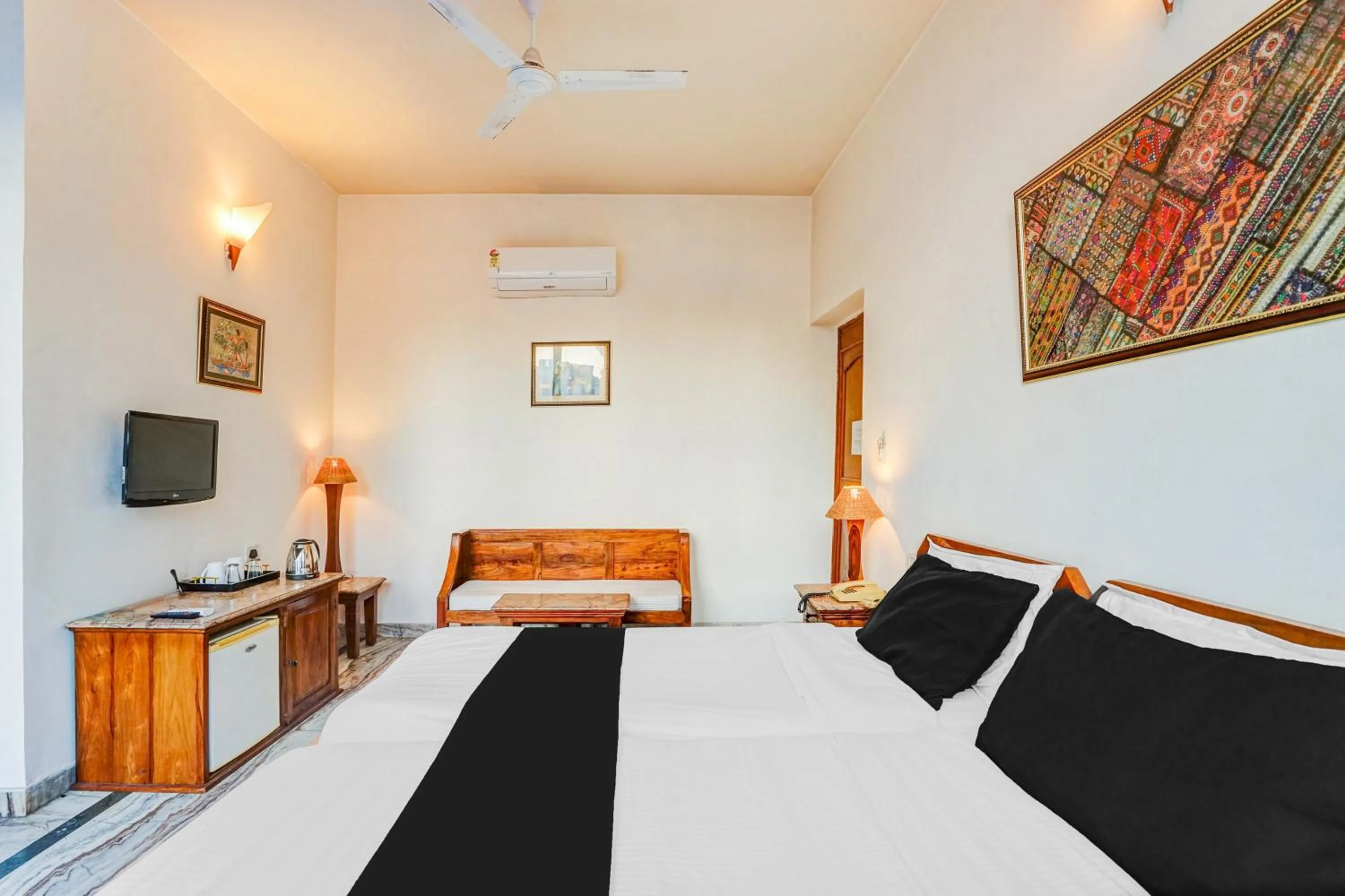 Bedroom in Hotel O Sansarchandra Road Formerly Luna Rosa