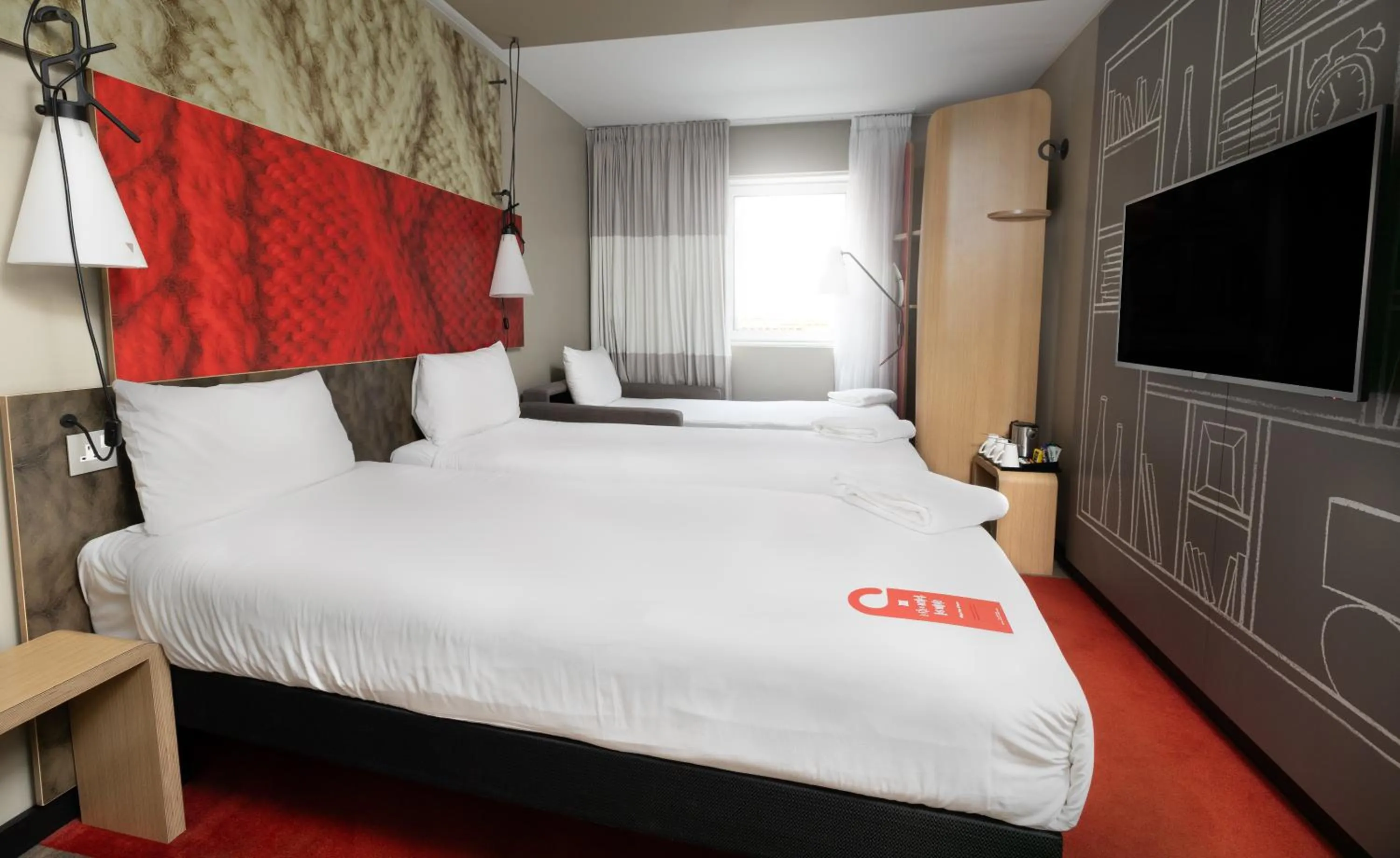 Bedroom in ibis Manchester Centre 96 Portland Street