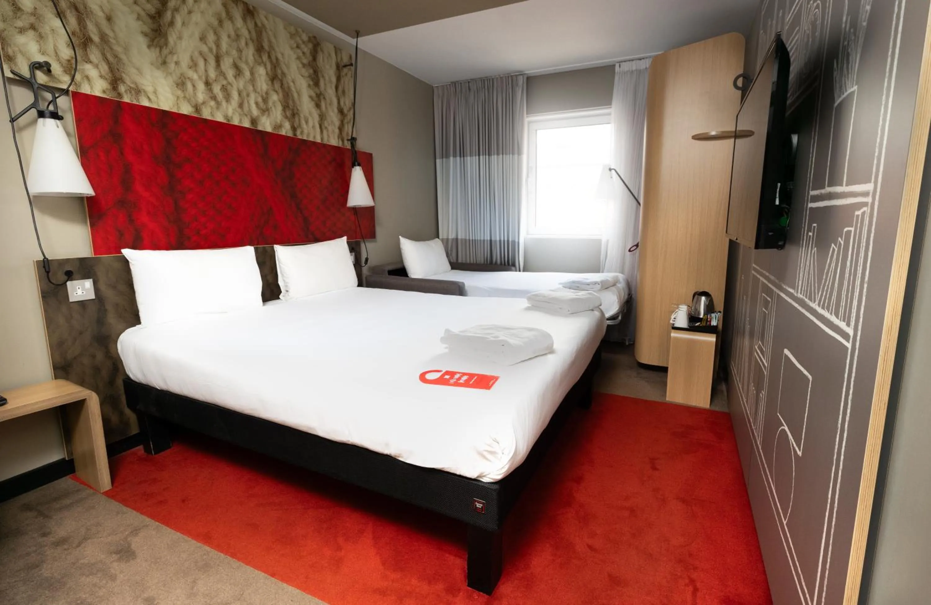 Bedroom in ibis Manchester Centre 96 Portland Street