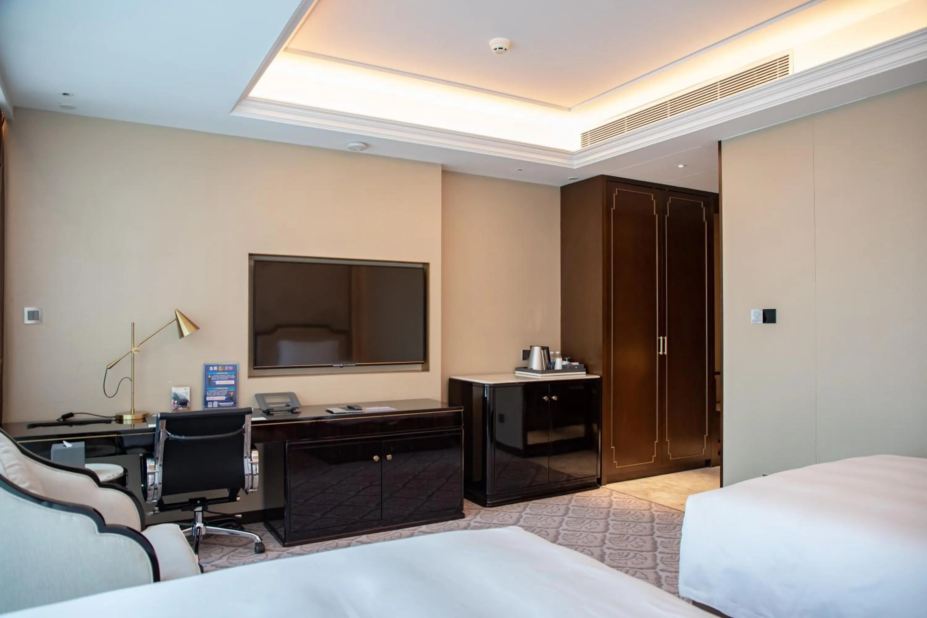 Bedroom, Bed in The Yun Hotel Foshan Nanhai