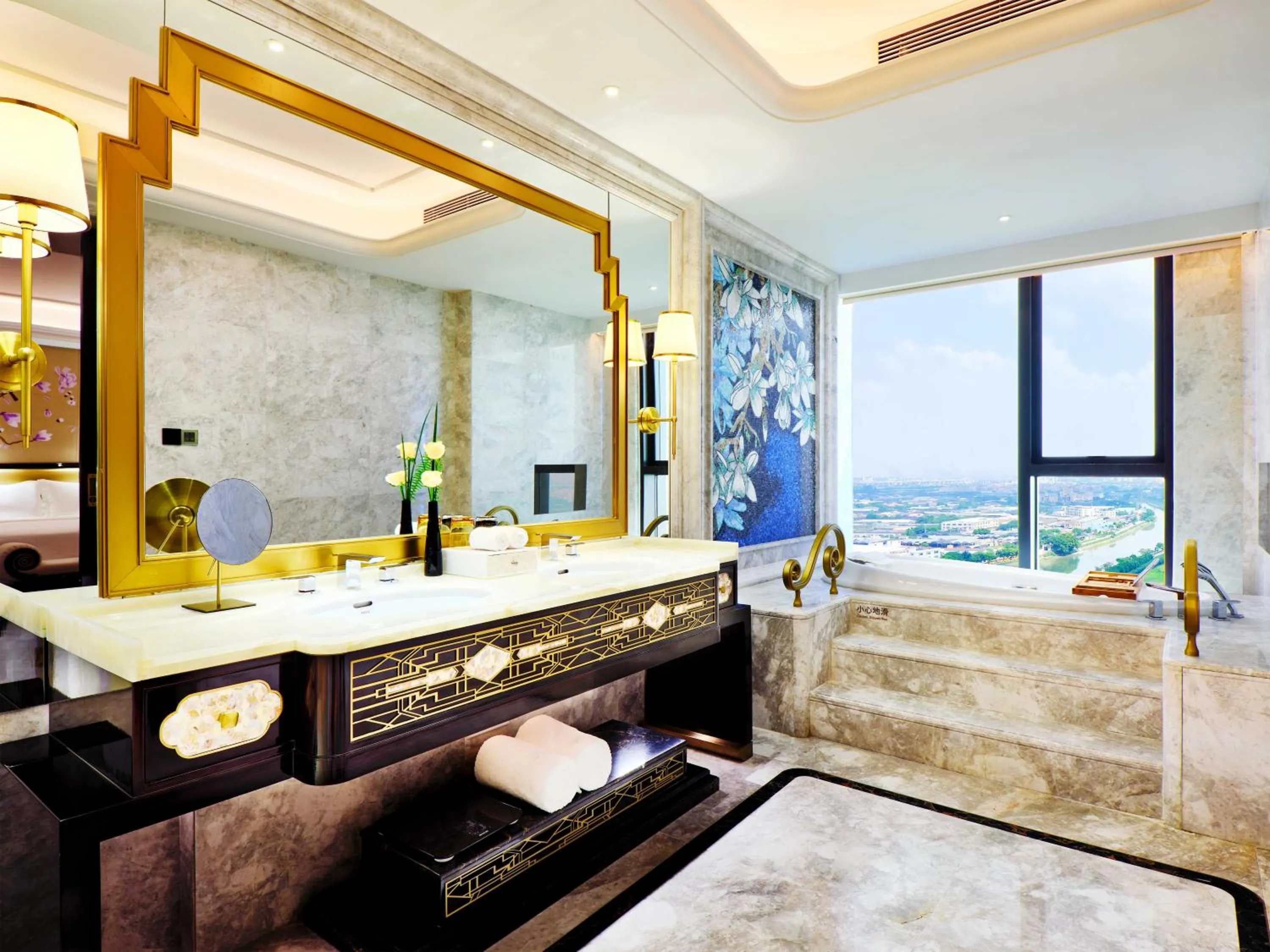 Toilet, Bed in The Yun Hotel Foshan Nanhai