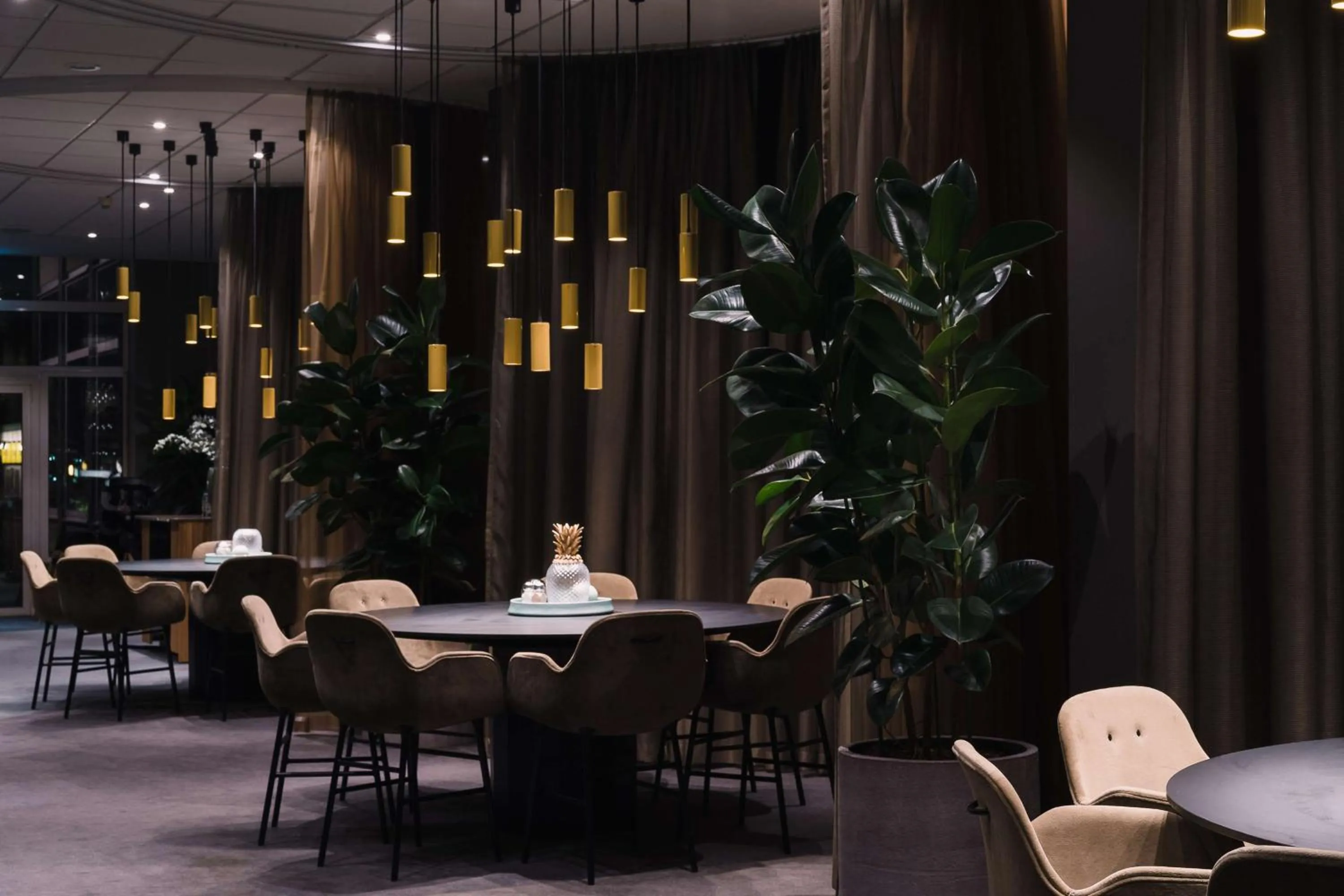 Restaurant/places to eat in Scandic Opalen