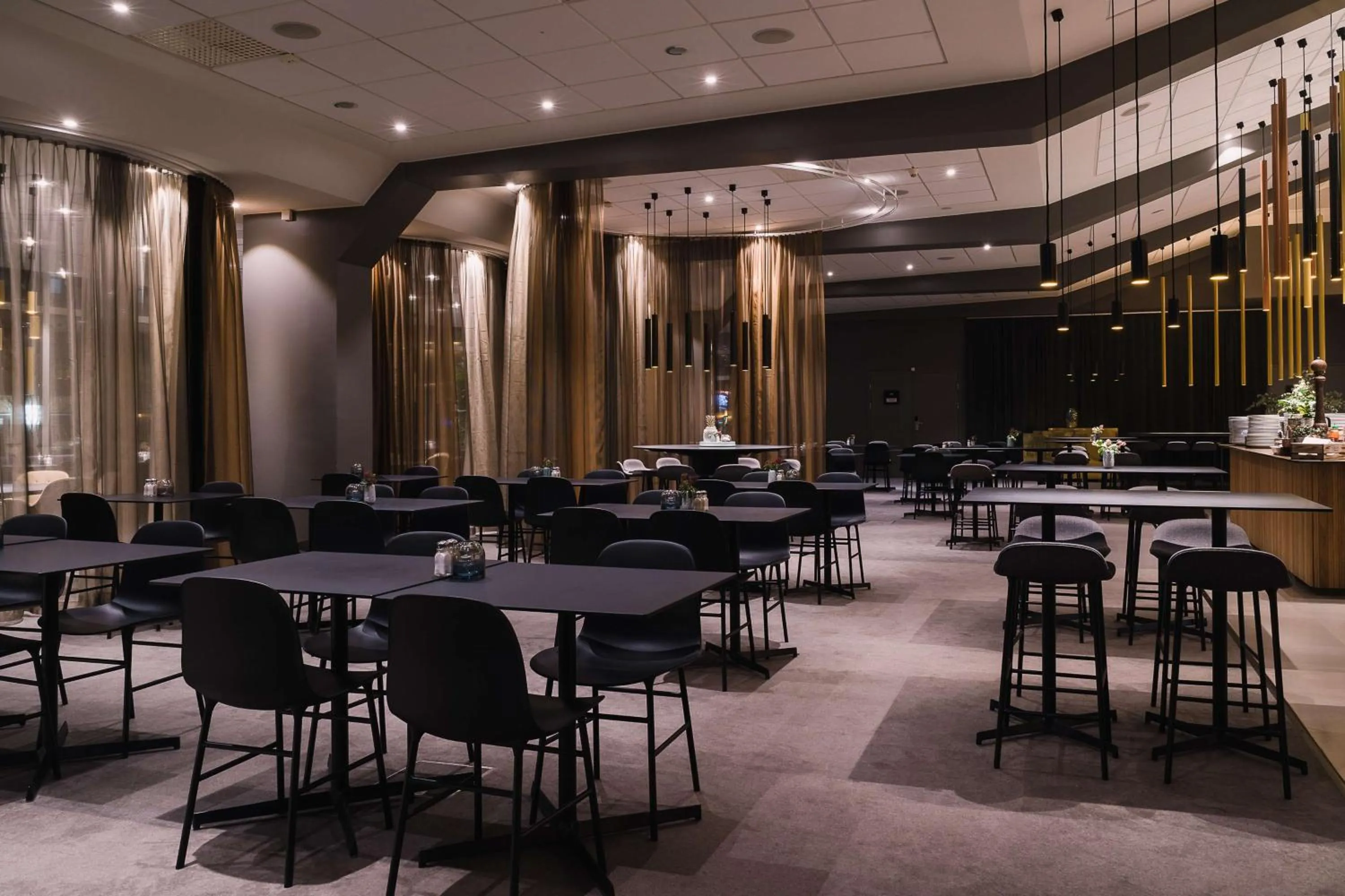 Restaurant/places to eat in Scandic Opalen