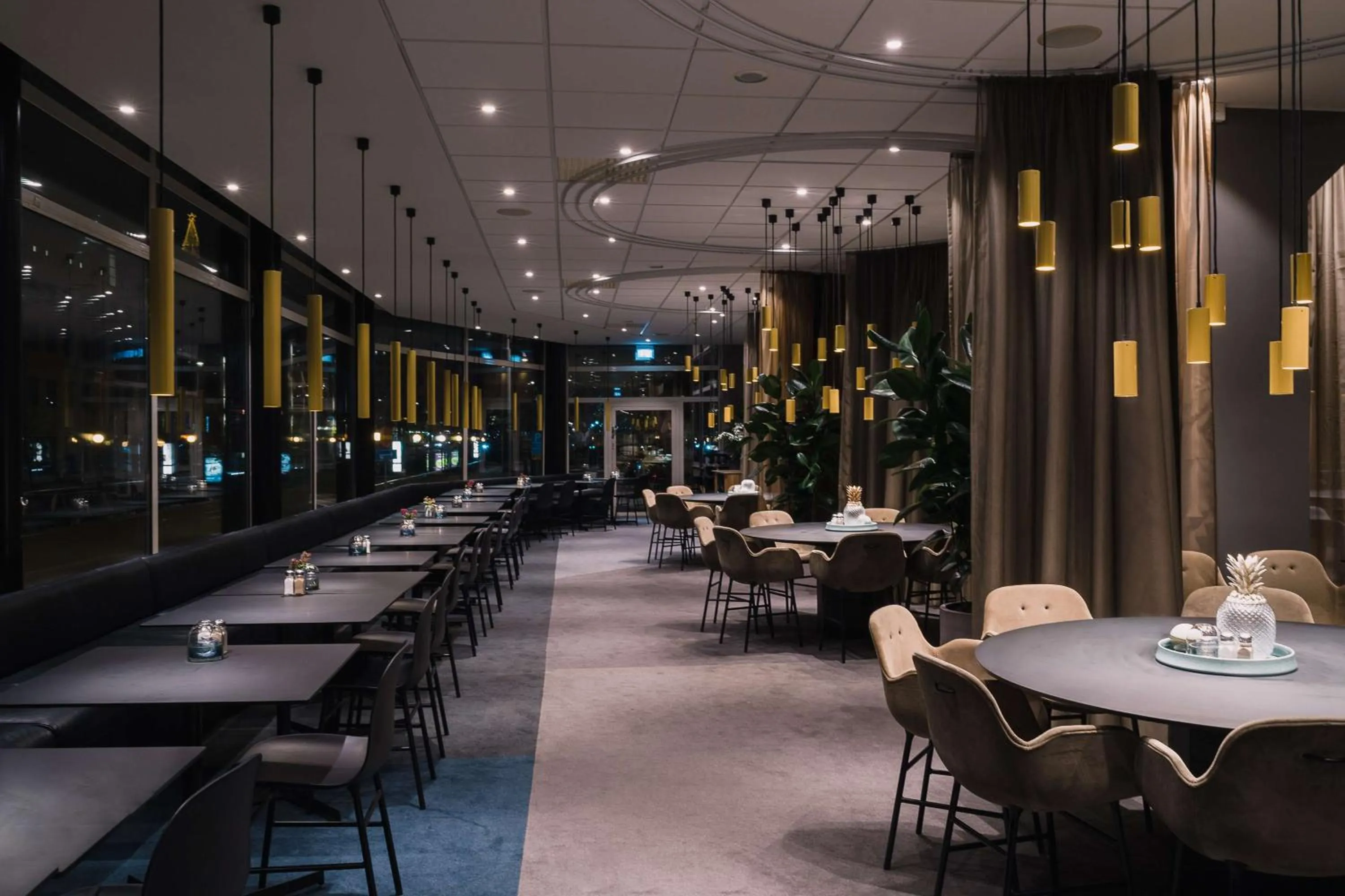 Restaurant/places to eat in Scandic Opalen