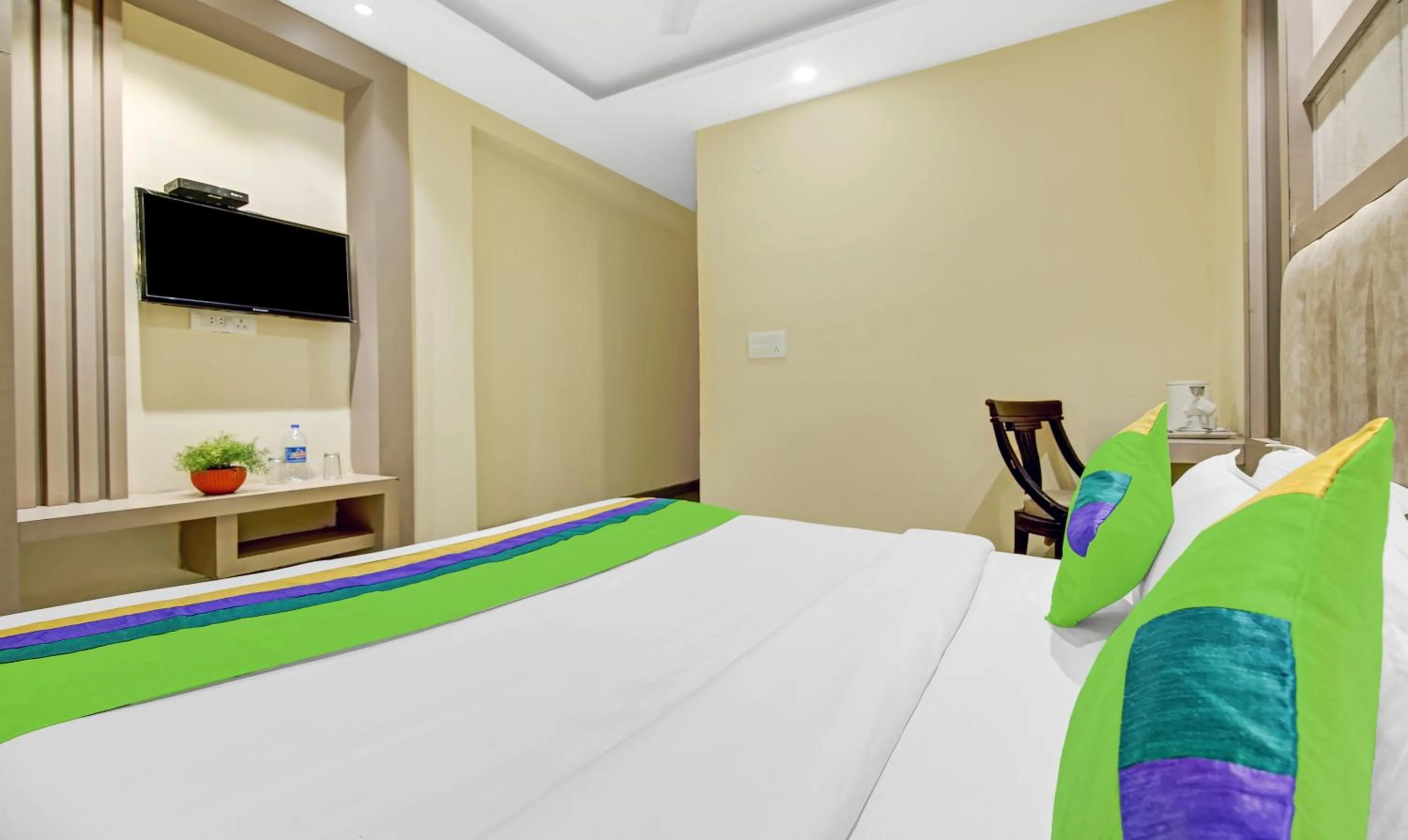 Bedroom in Itsy Hotels Amrita Raghunath Bazaar Jammu