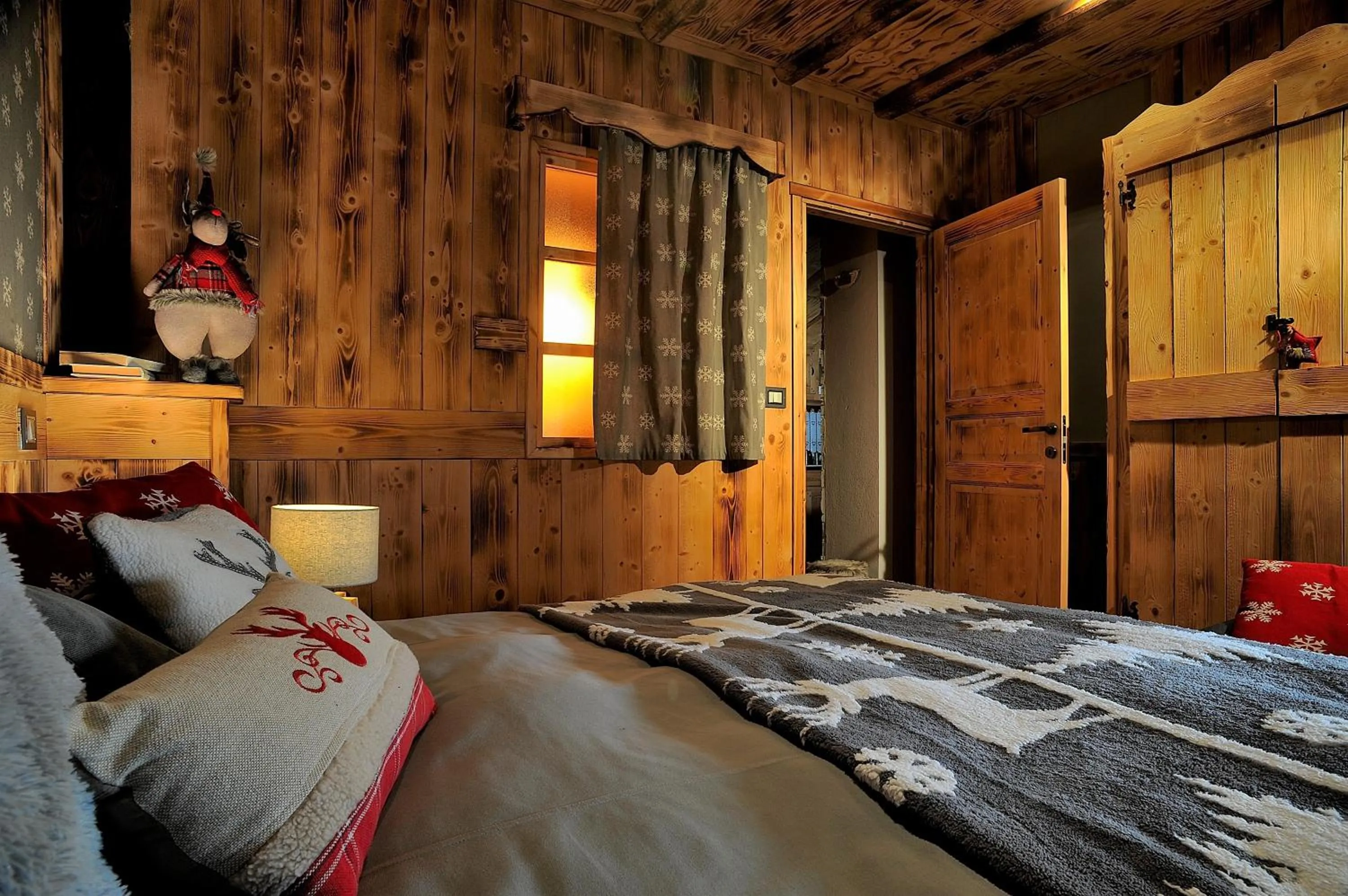 Bed in Aparthotel Foyer d'antan SUITE con caminetto hammam o vasca idromassaggio