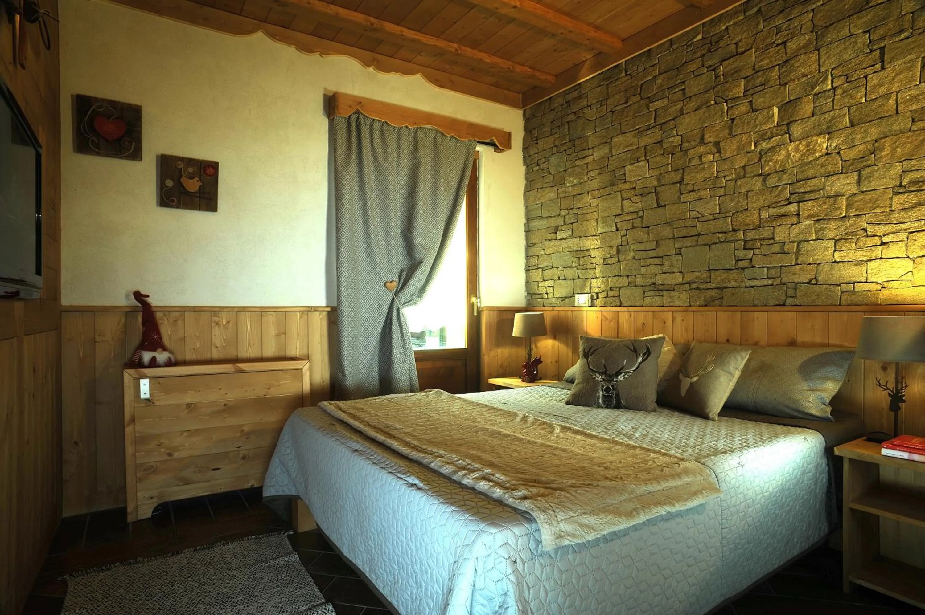 Bedroom, Bed in Aparthotel Foyer d'antan SUITE con caminetto hammam o vasca idromassaggio