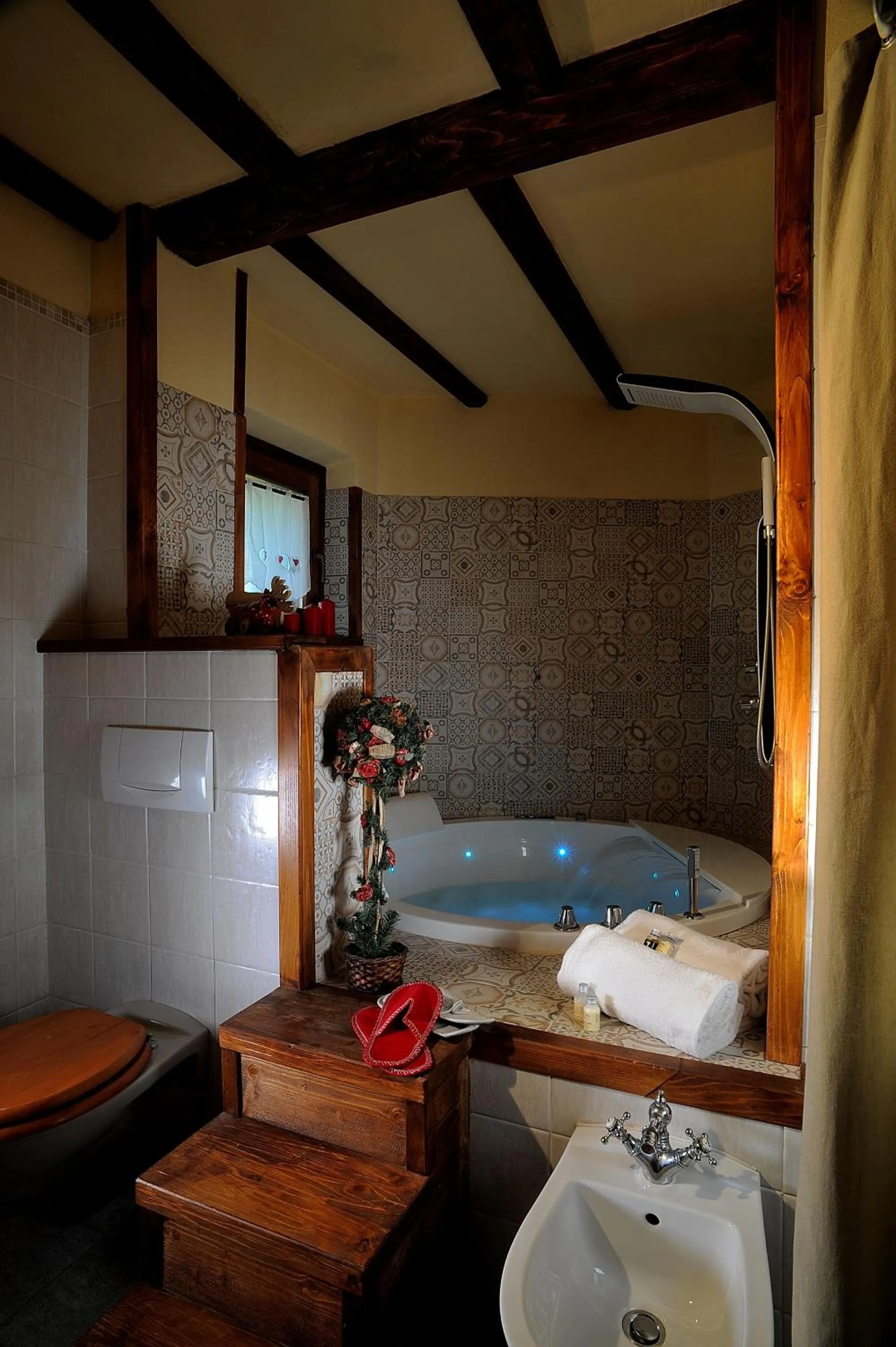 Hot Tub in Aparthotel Foyer d'antan SUITE con caminetto hammam o vasca idromassaggio