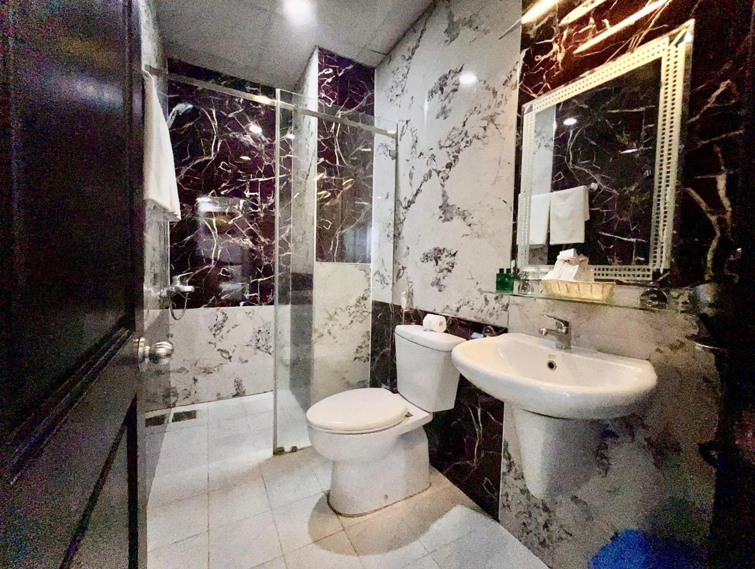 DDA Hotel District 1- Bùi Viện-Đề Thám Walking Street