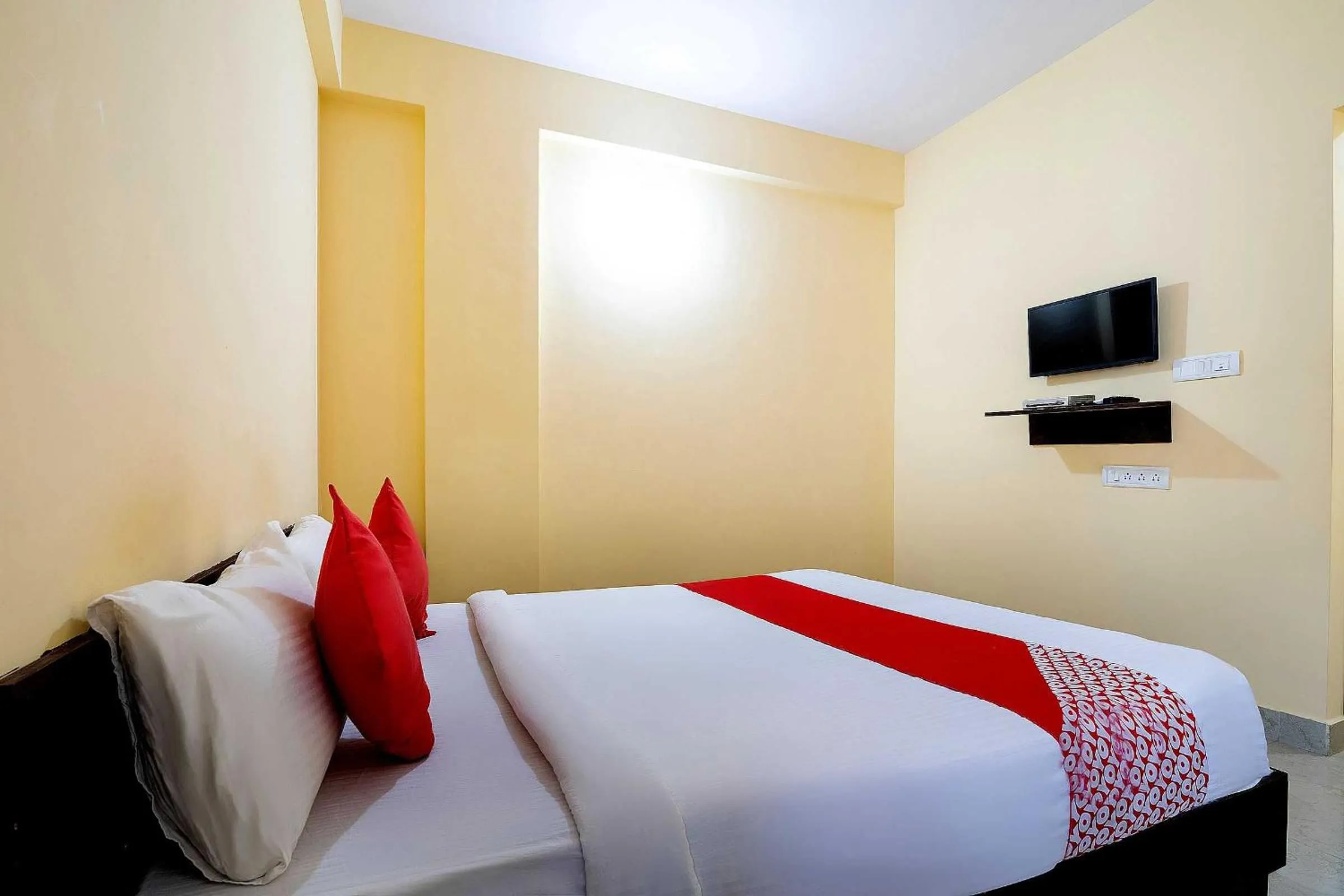 Lobby or reception, Bed in Super Hotel O Ashrey Comforts