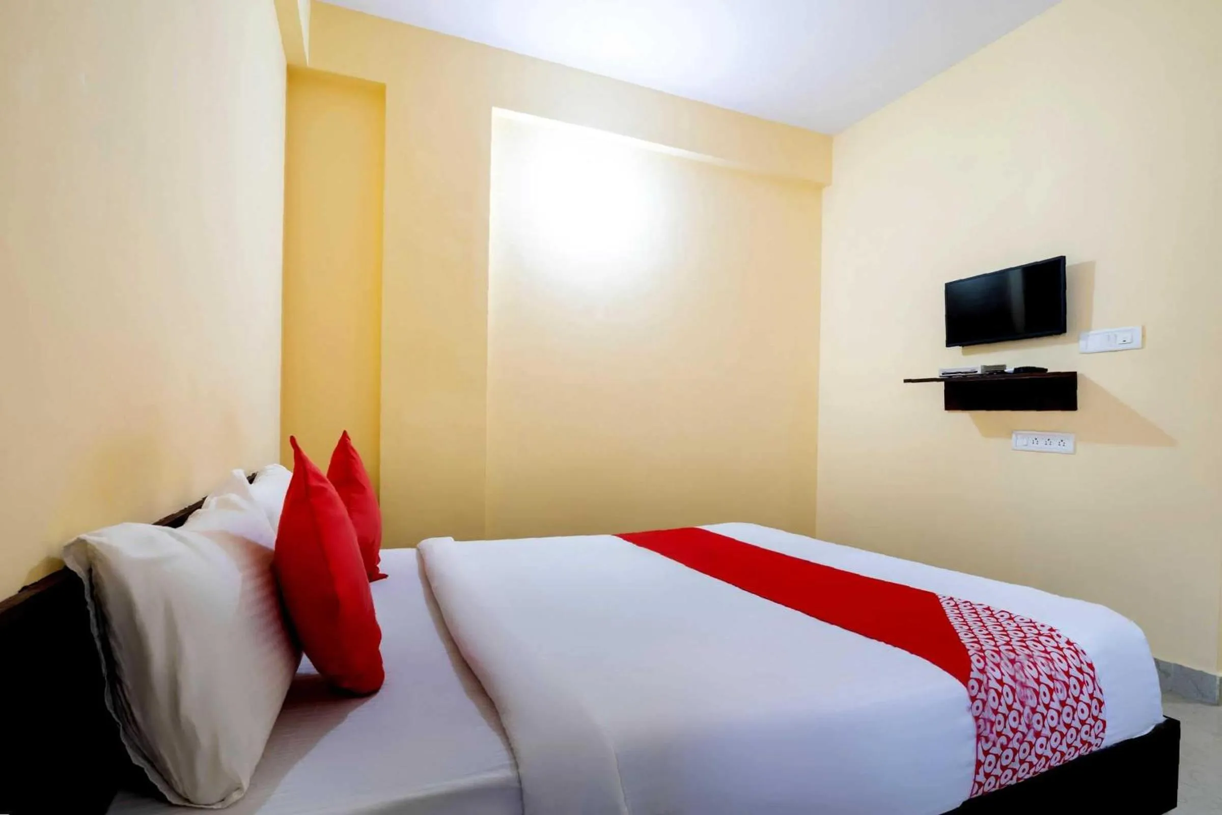 Bedroom in Hotel O Ashraya Comforts