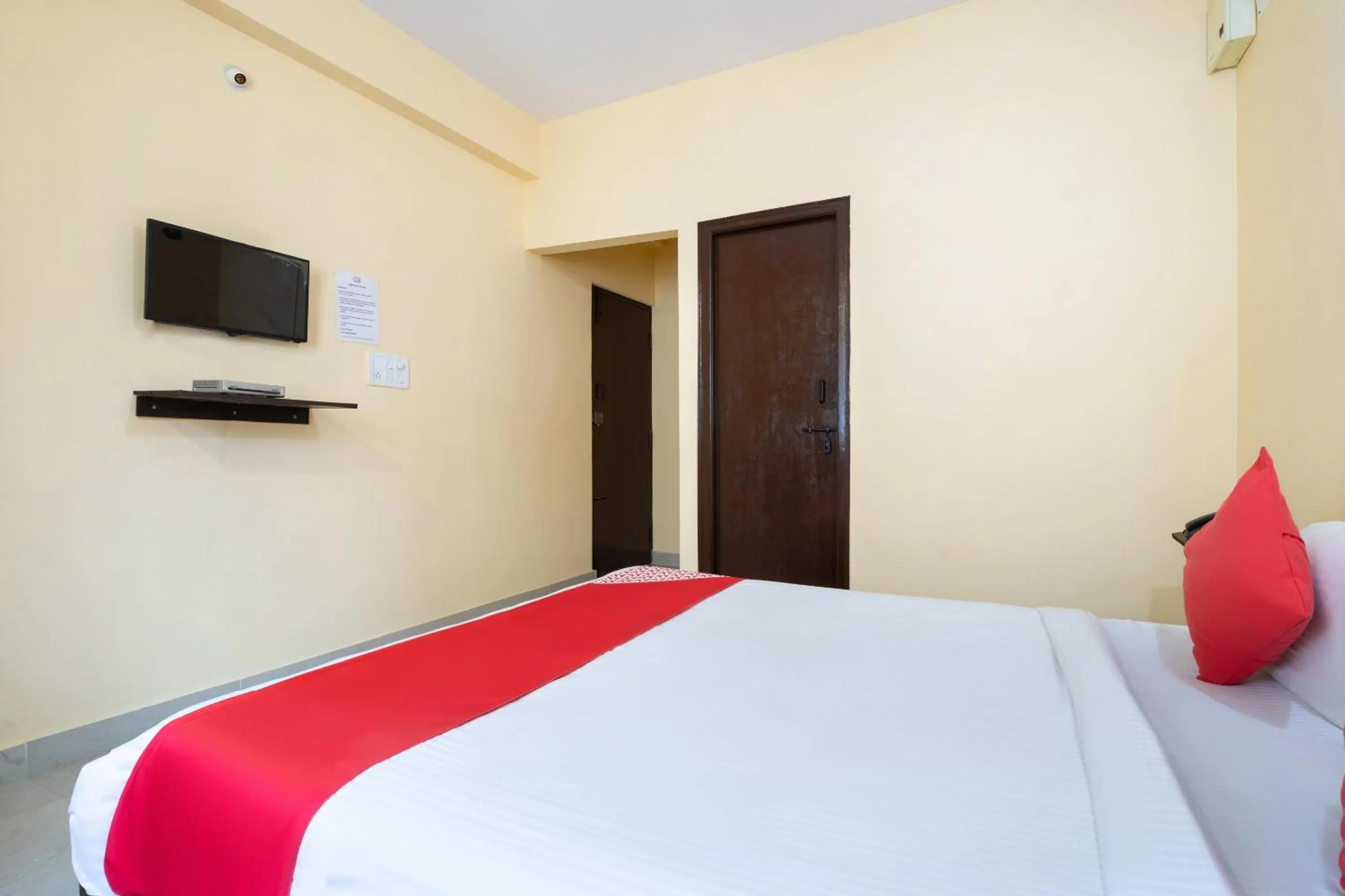 Bedroom, Bed in Super Hotel O Ashrey Comforts