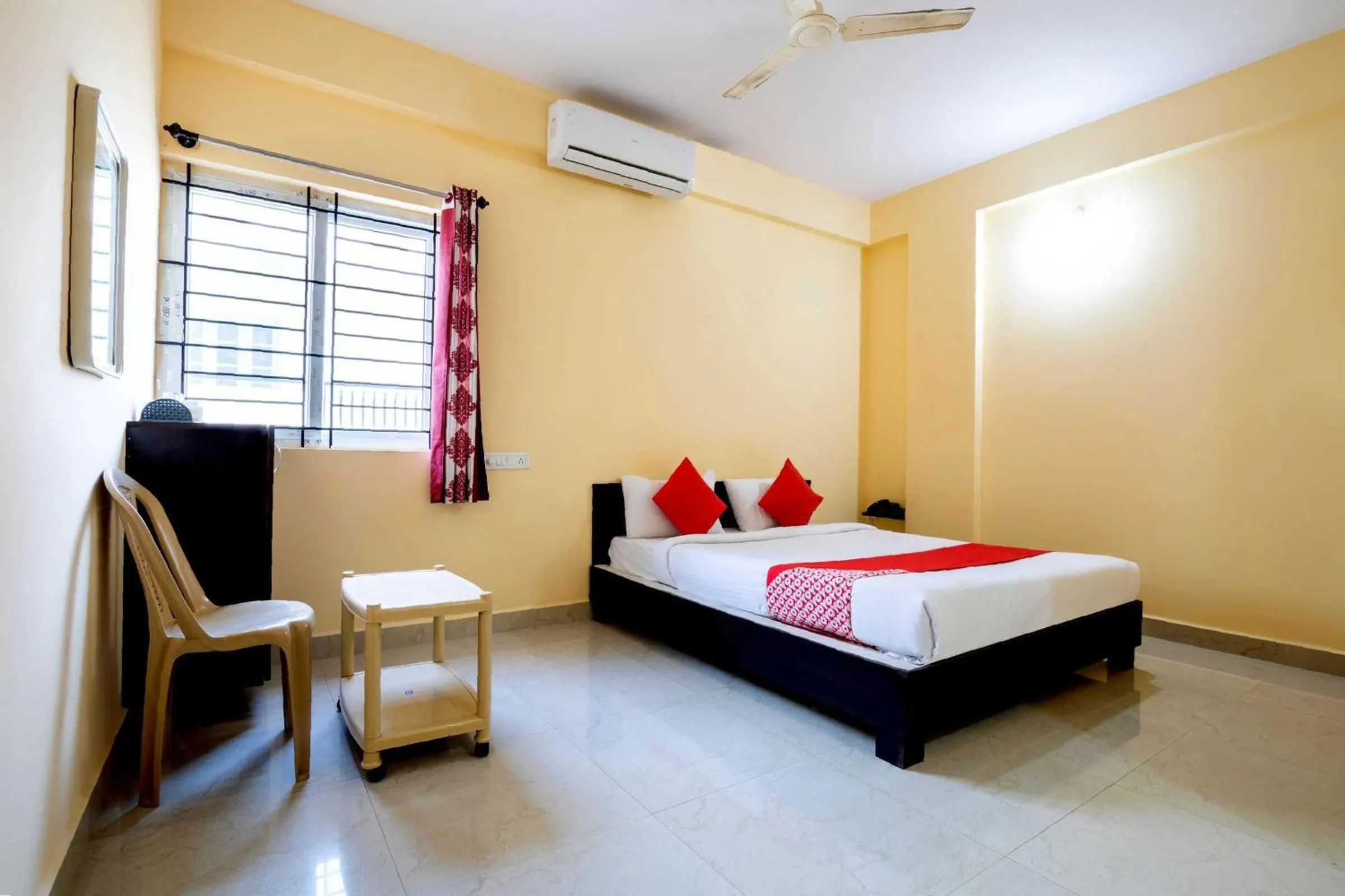 Bedroom, Bed in Super Hotel O Ashrey Comforts