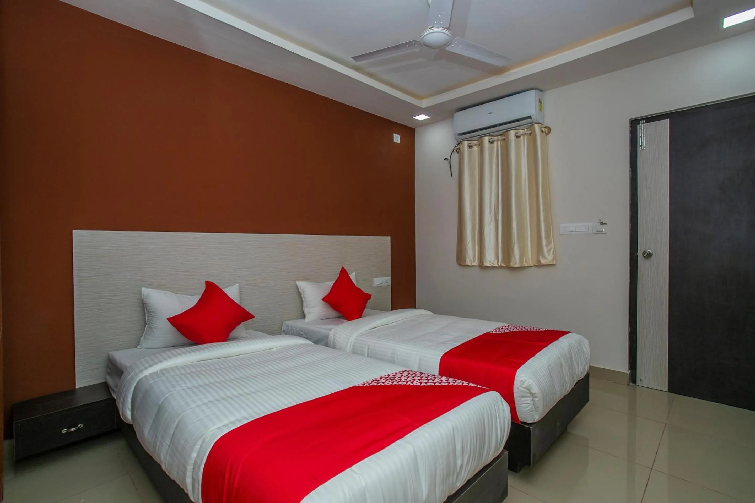 Bedroom, Bed in Hotel O Varcity Phi Premium Pavilion ,Above HDFC Bank ,Near Anjaneya Temple Madiwala, Hosur Main r