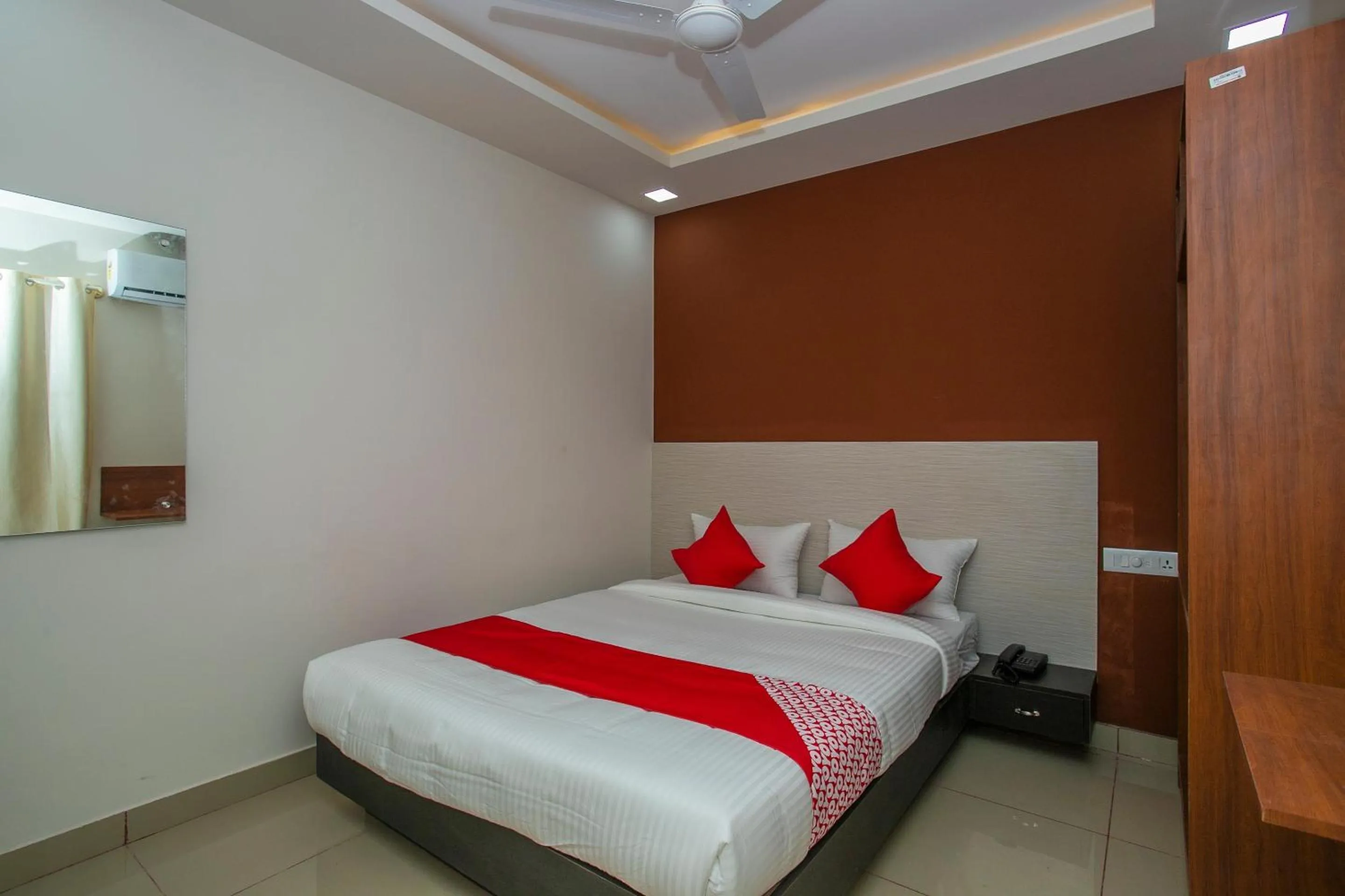 Bedroom, Bed in Hotel O Varcity Phi Premium Pavilion ,Above HDFC Bank ,Near Anjaneya Temple Madiwala, Hosur Main r