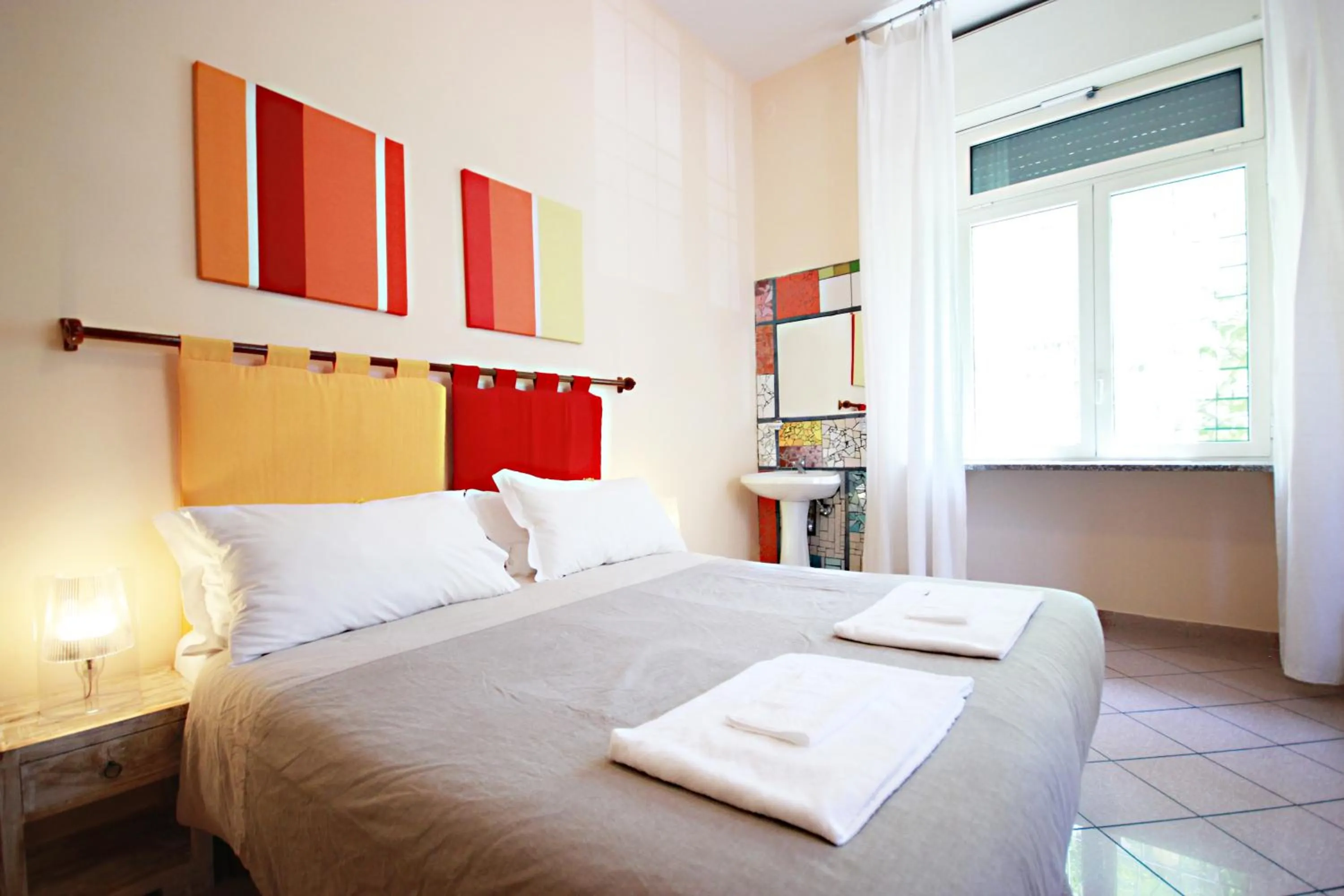 Bedroom, Bed in The Beehive Hostel