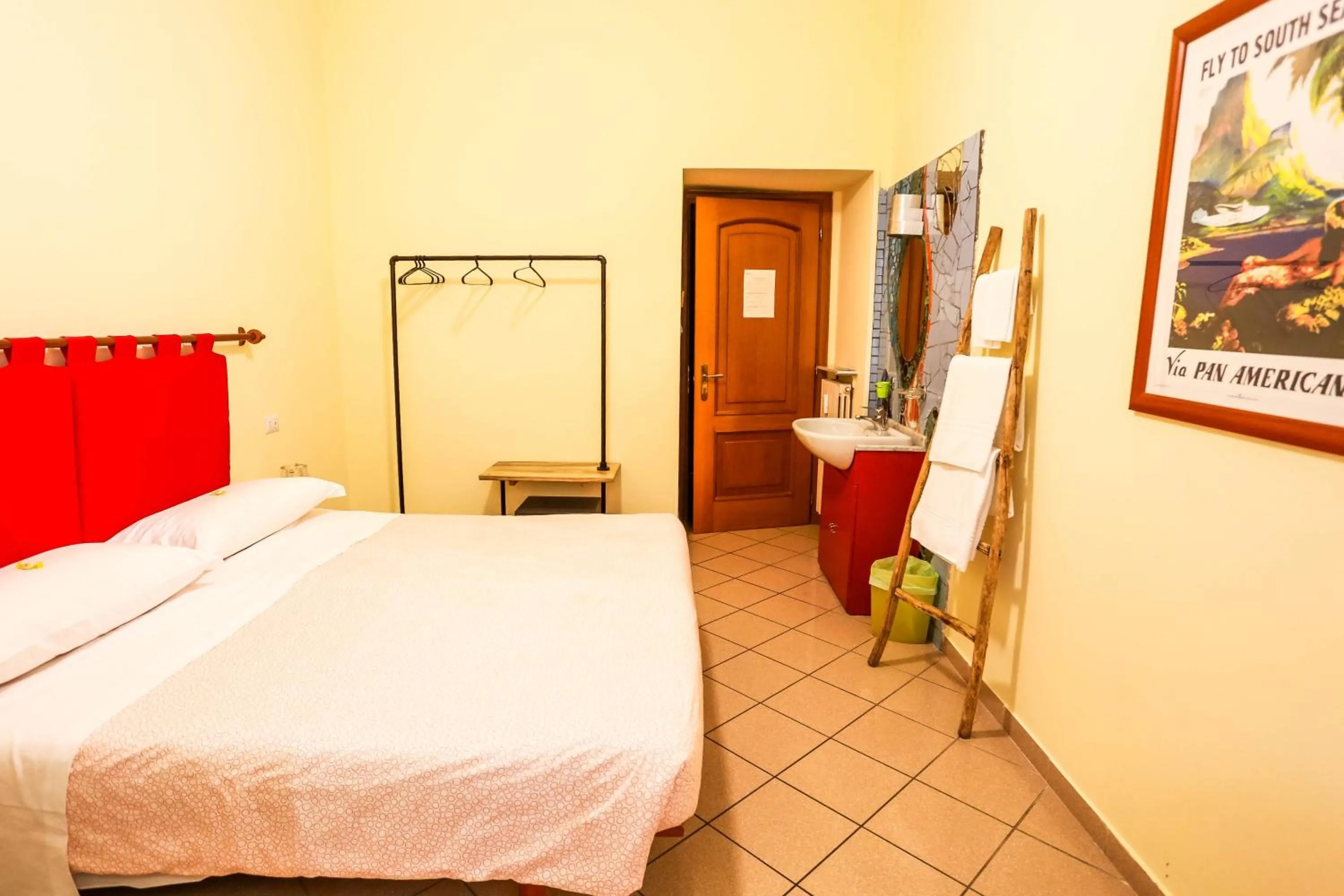 Photo of the whole room, Bed in The Beehive Hostel