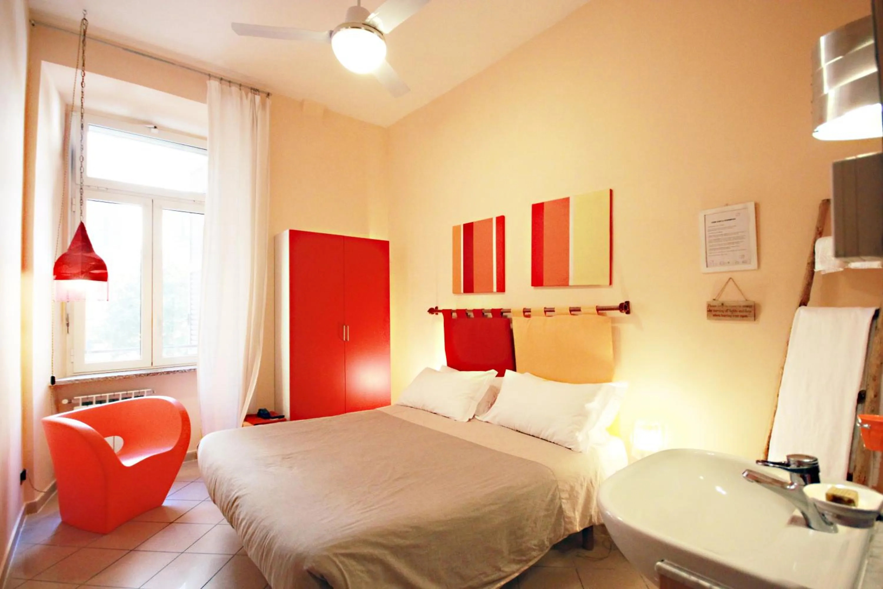 Photo of the whole room, Bed in The Beehive Hostel