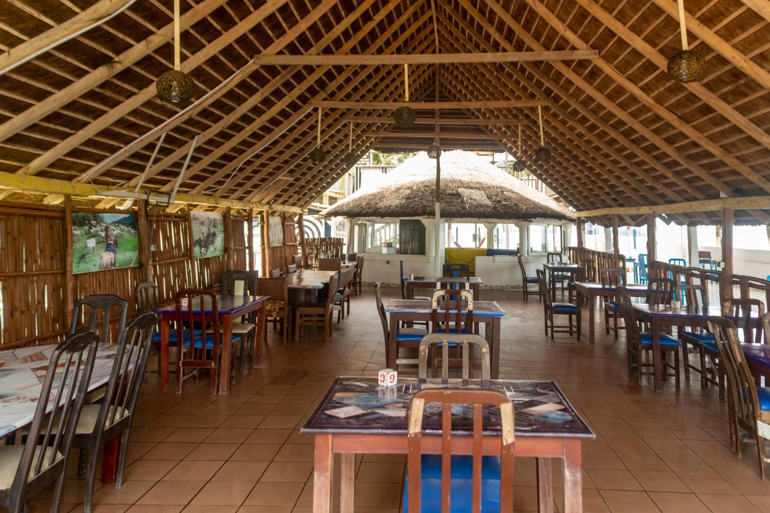 Restaurant/places to eat in Tahiti Hotel