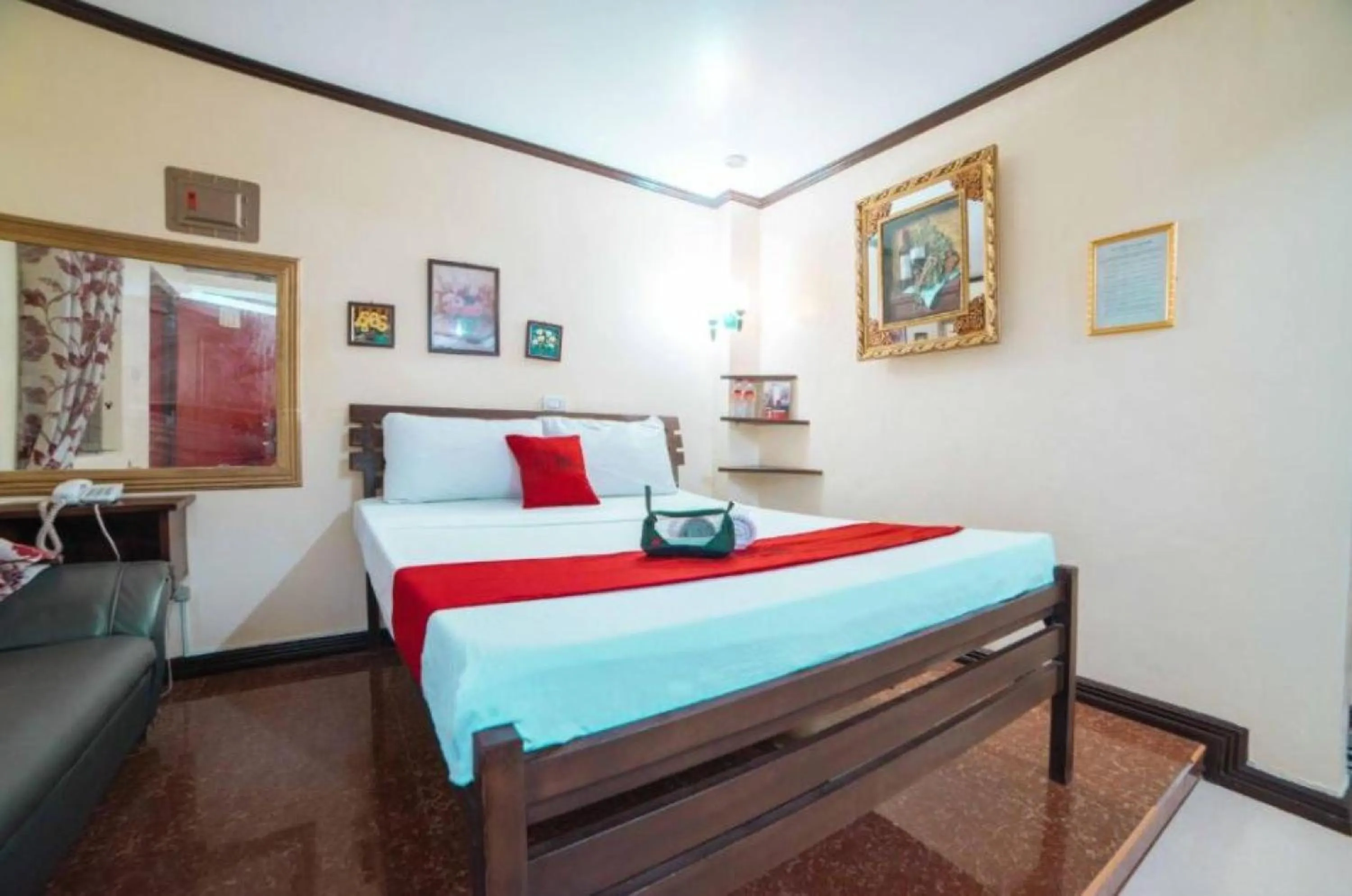 Bedroom, Bed in RedDoorz at Tagaytay Road