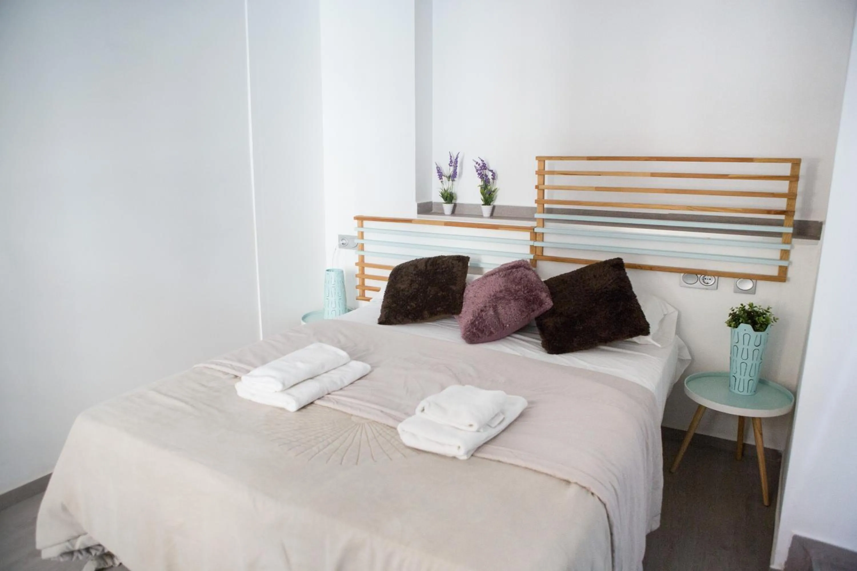 Photo of the whole room, Bed in Happy Apartments Valencia