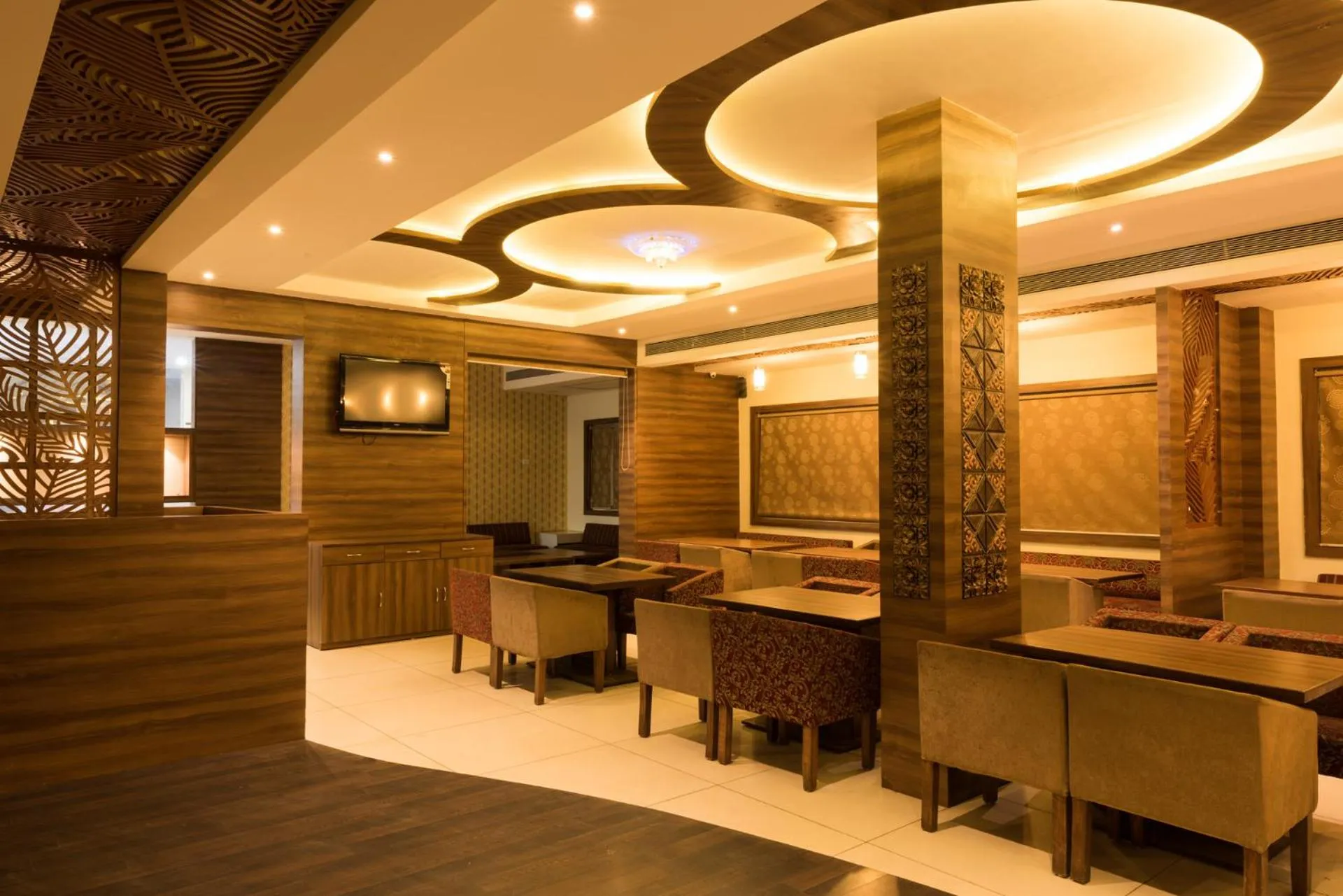 Restaurant/places to eat in Hotel Drishti,Bhopal