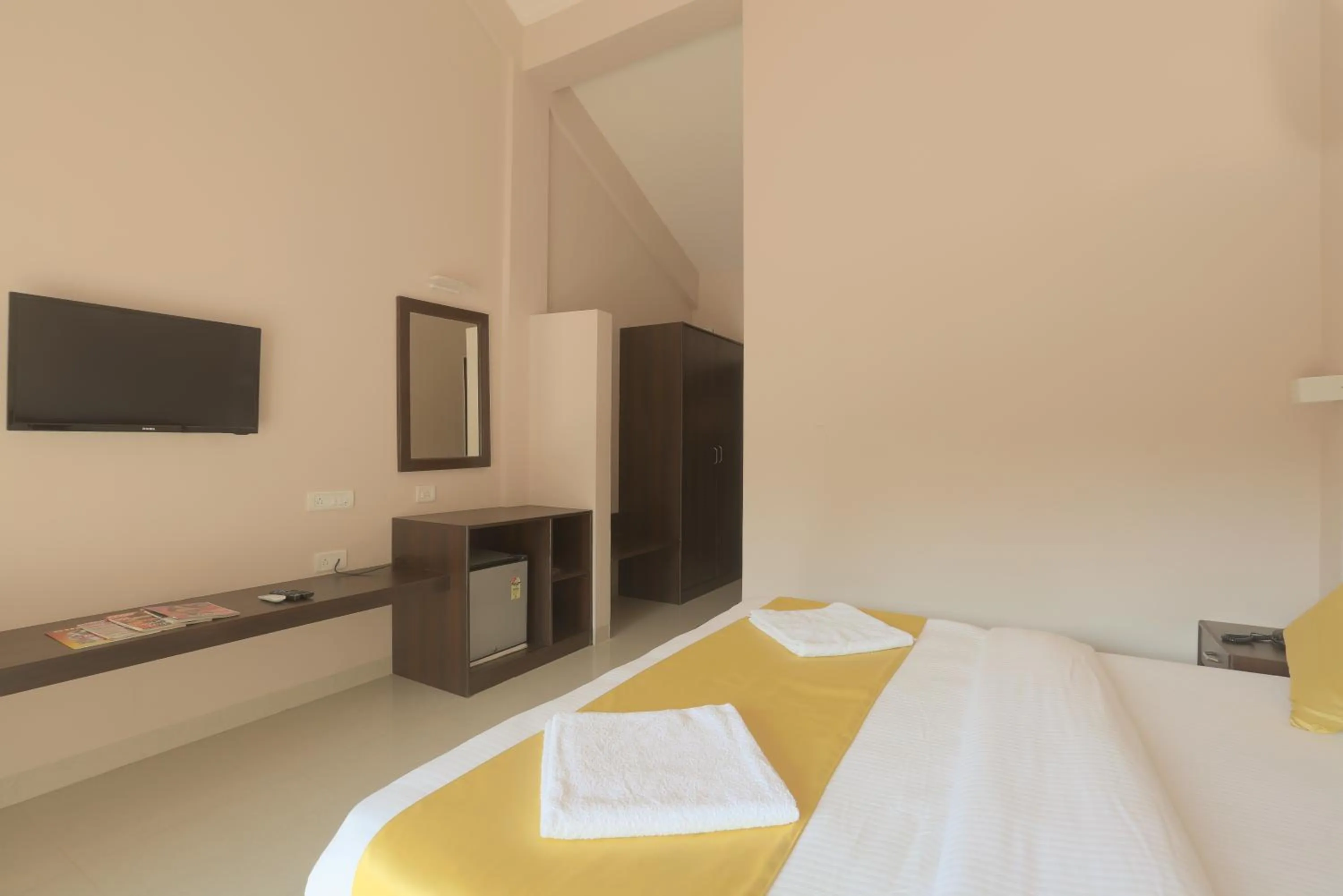 Bedroom, Bed in Anjuna Beach Resort