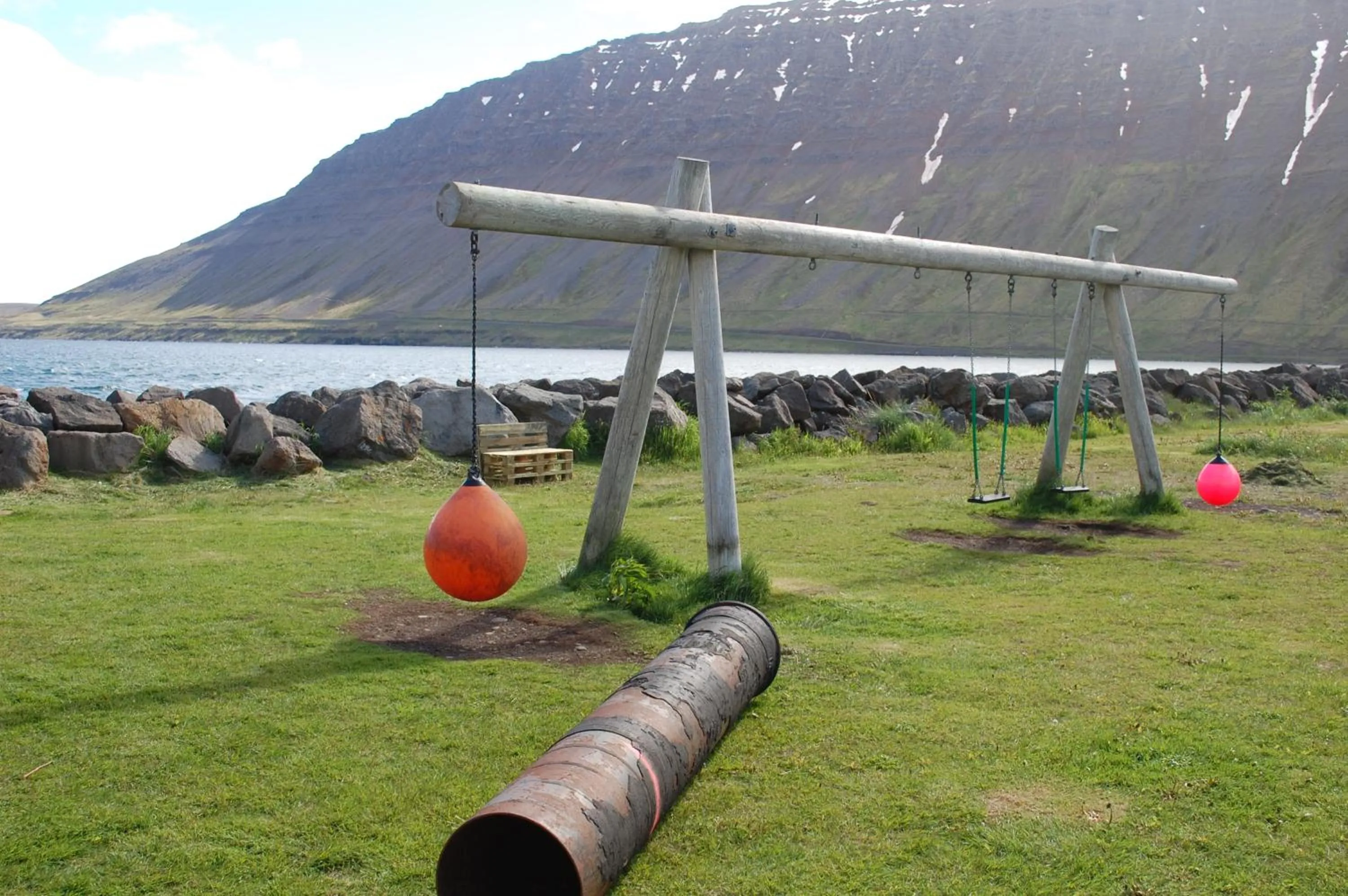 Children play ground in Mánagisting Guesthouse