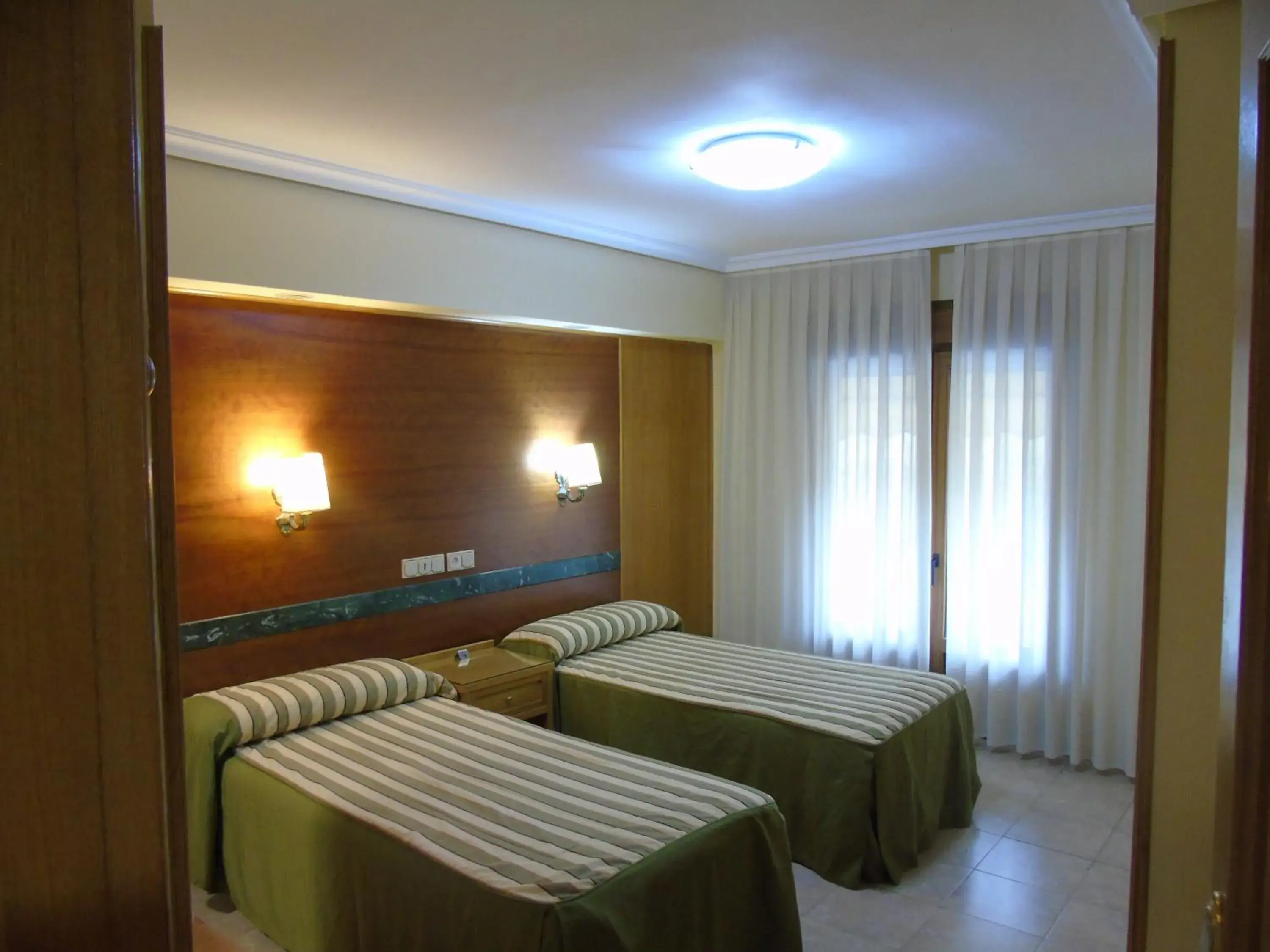 Twin Room in Gavilanes 2 TOLEDO Twin Room in Gavilanes 2 TOLEDO