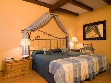 Photo of the whole room, Bed in La Casita de Cabrejas