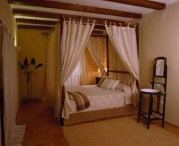 Photo of the whole room, Bed in La Casita de Cabrejas