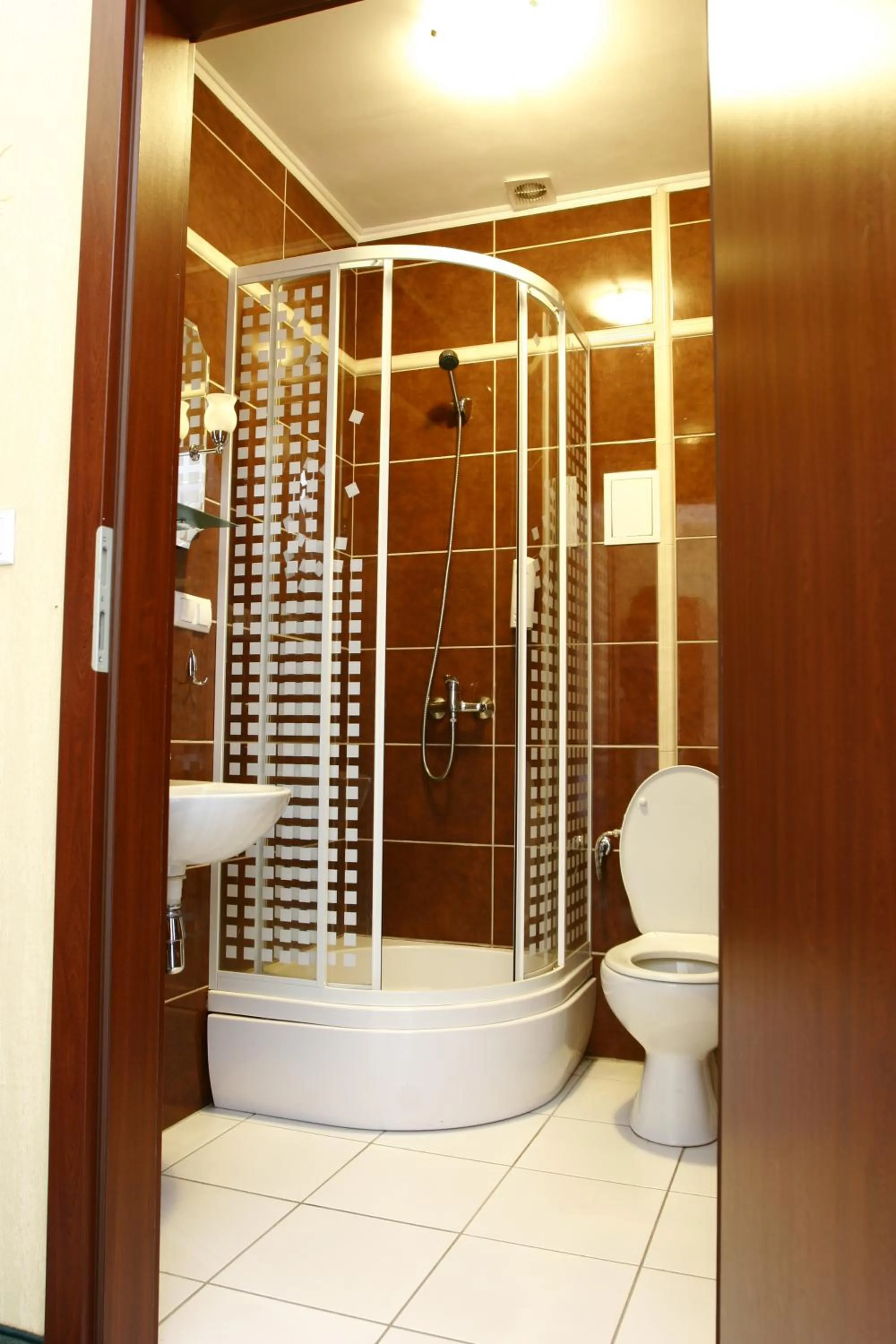 Shower in Hotel Paradiso