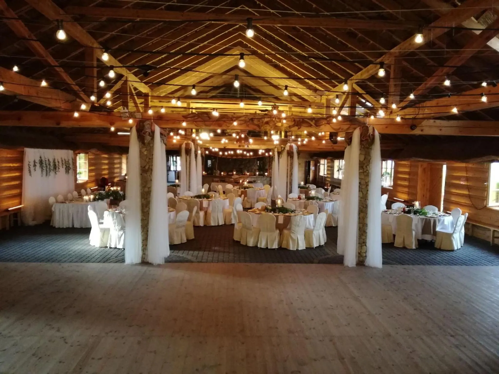 Restaurant/places to eat in Hotel Paradiso