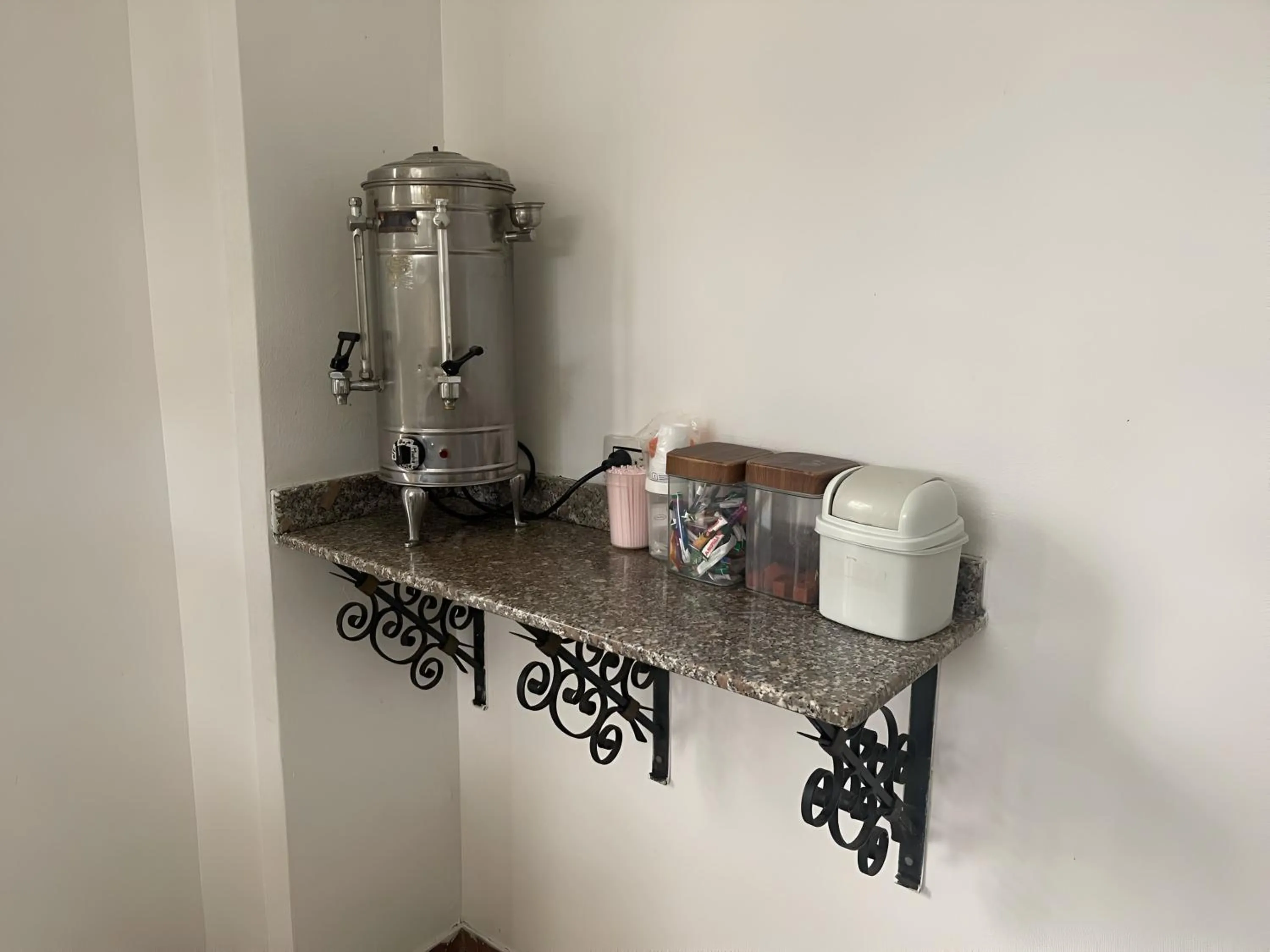 Coffee/tea facilities in Hotel Macedonia Plaza Medellin