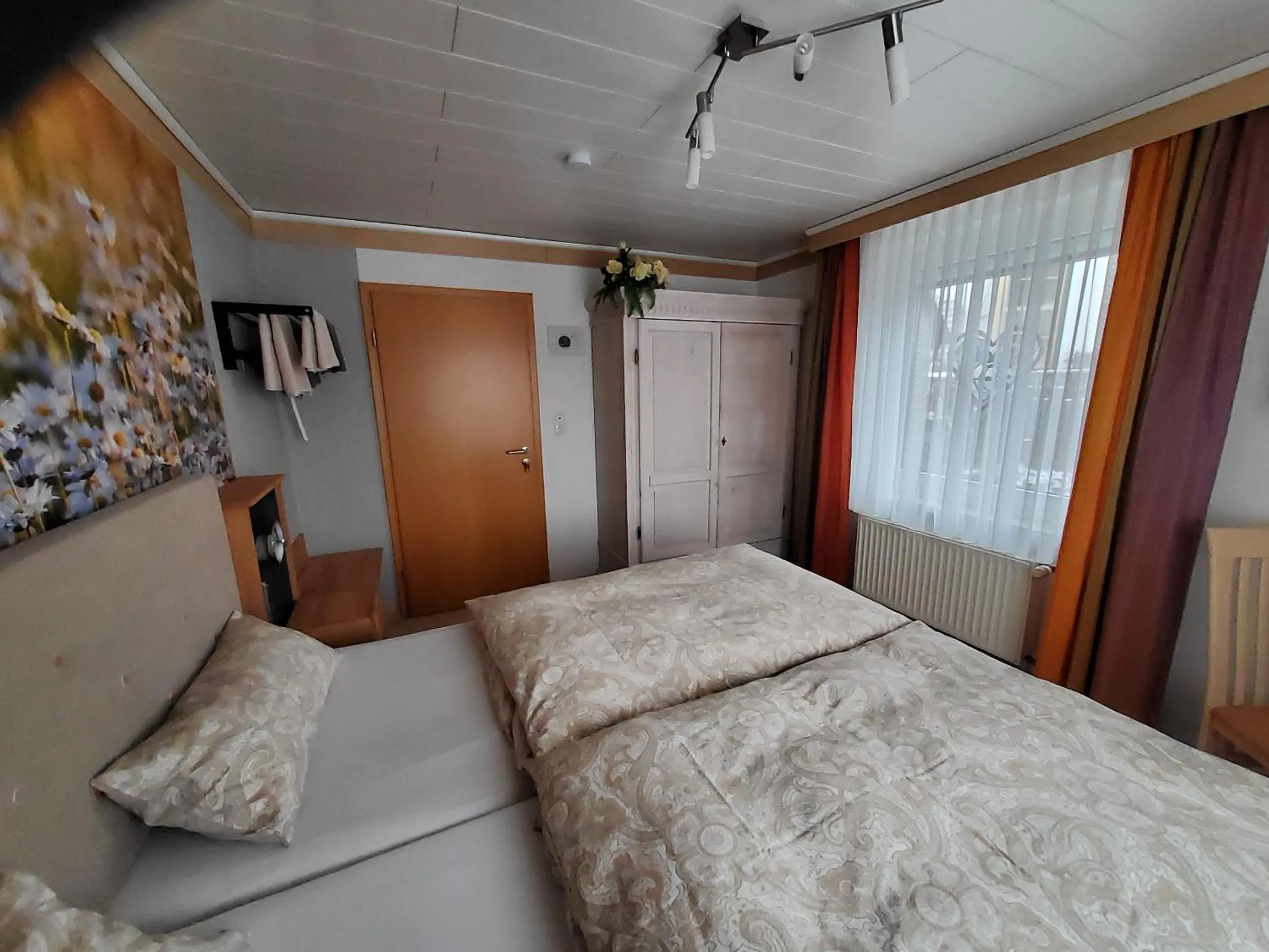 Photo of the whole room, Bed in B & B Gästehaus Schmidt