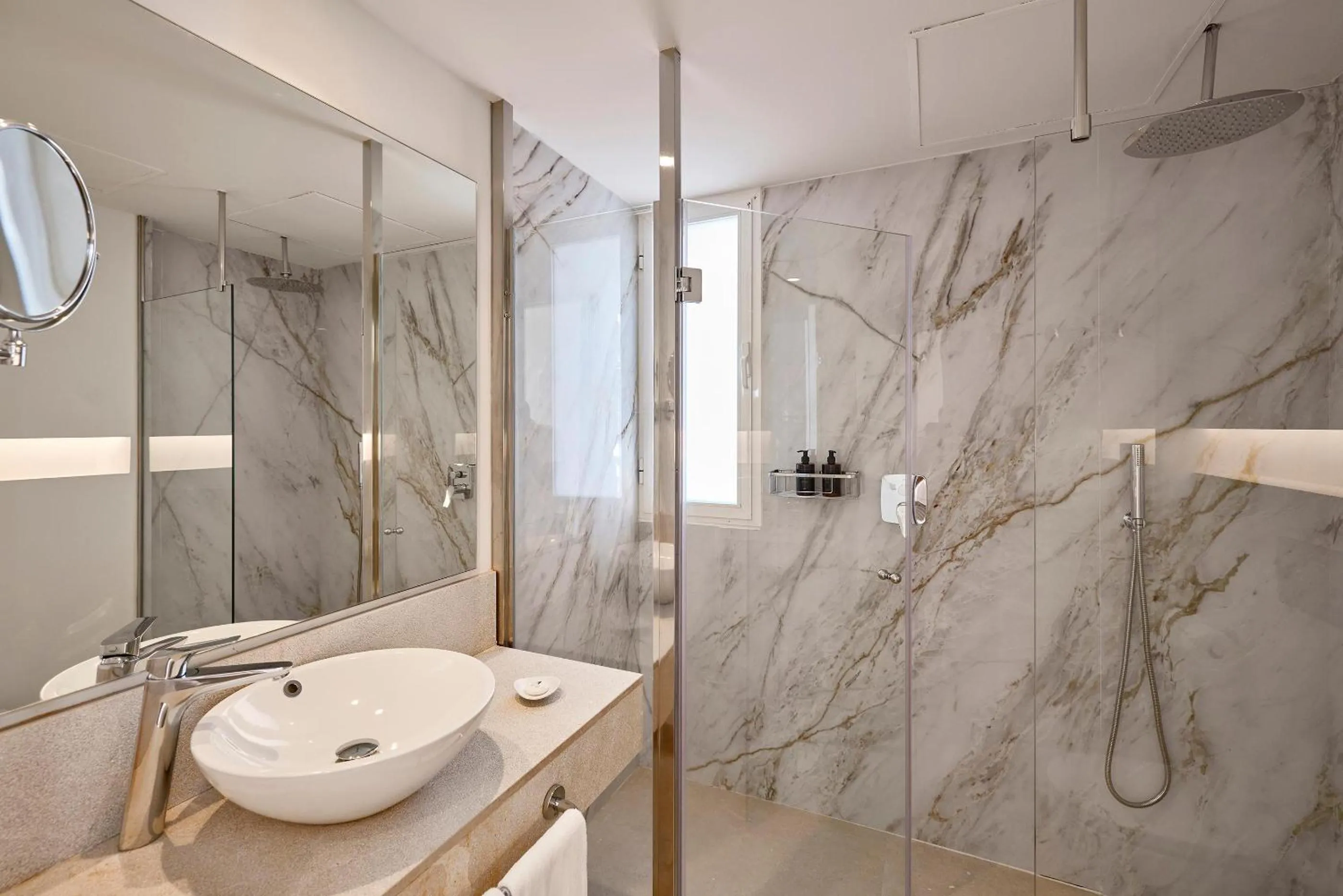 Bathroom in Zafiro Alzinar Mar Adults Only - Refurbished 2025