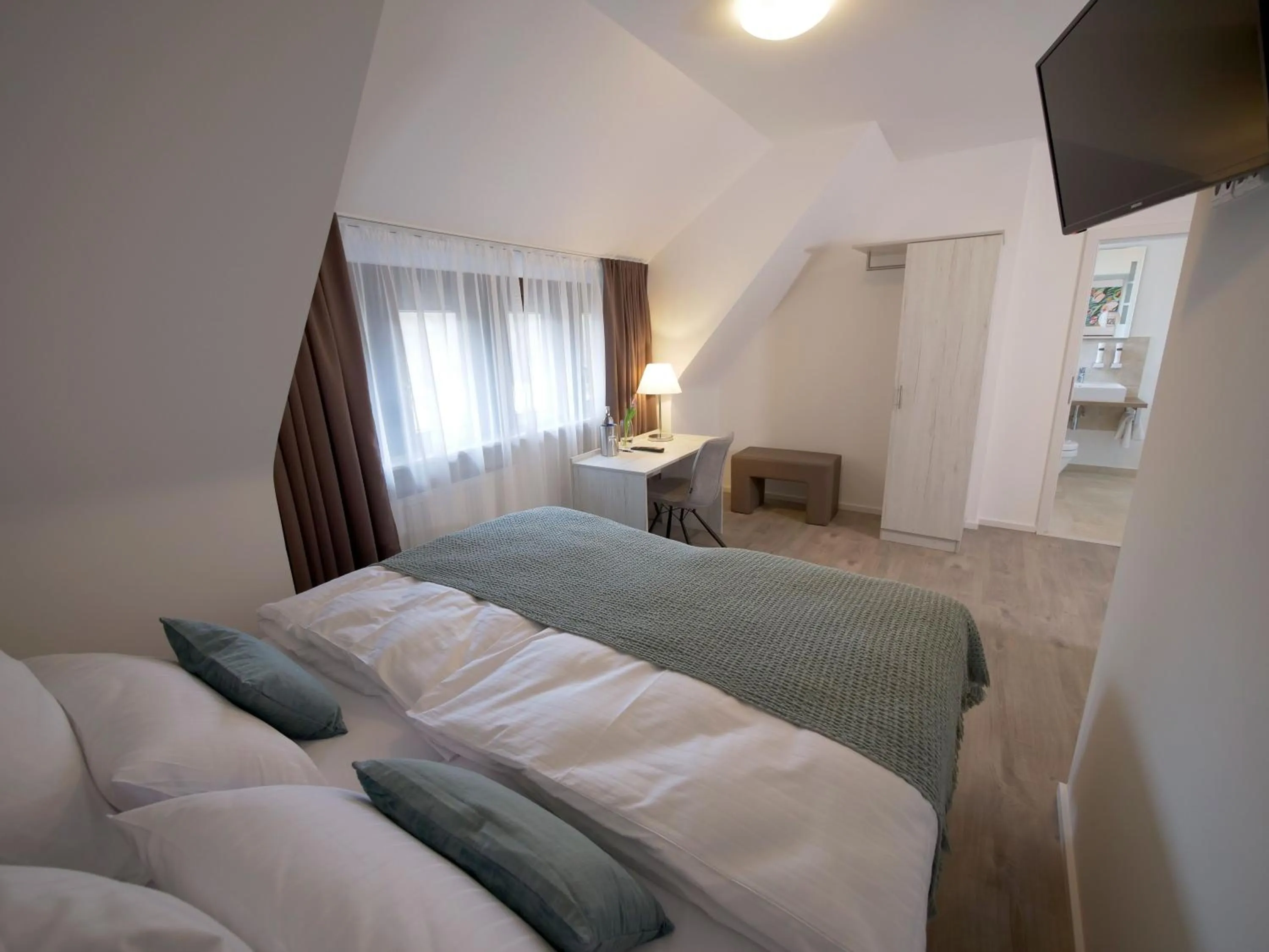 Photo of the whole room, Bed in Oberwaldhaus