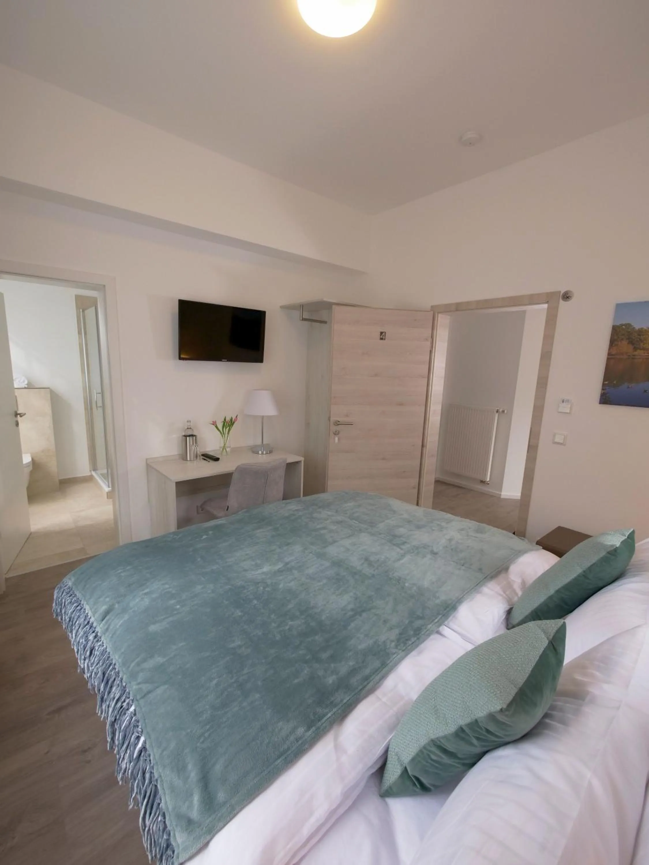 Bathroom, Bed in Oberwaldhaus