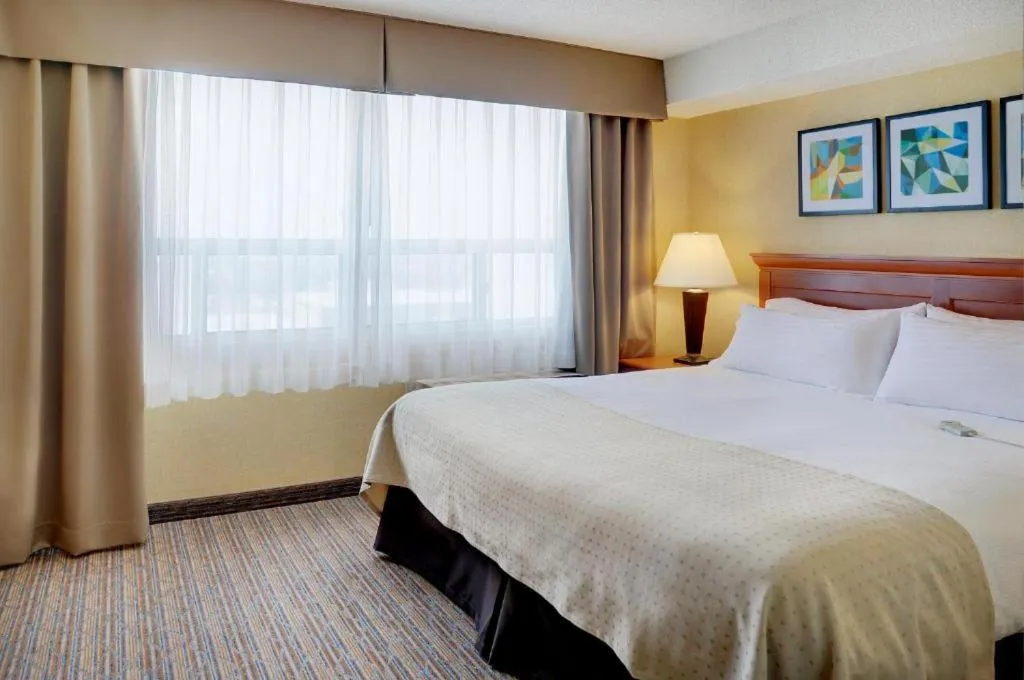 Standard King Room in Holiday Inn Hotel & Suites London by IHG