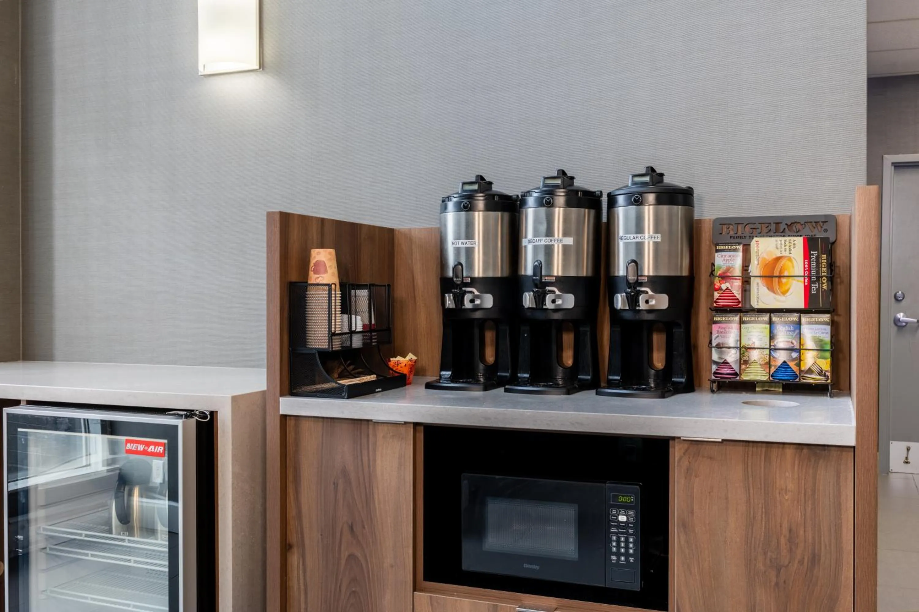 Coffee/tea facilities in Holiday Inn Hotel & Suites London by IHG