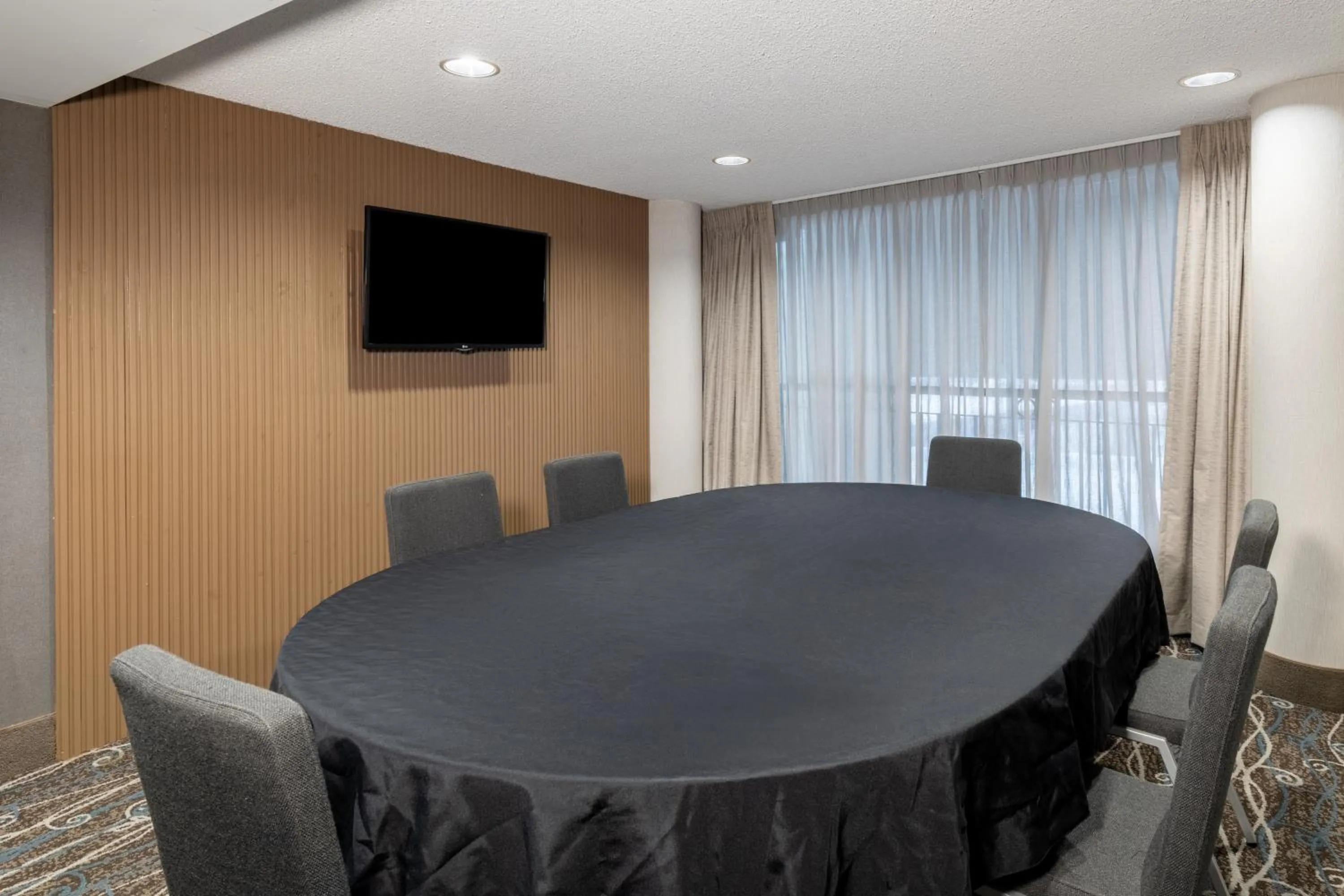 Meeting/conference room in Holiday Inn Hotel & Suites London by IHG