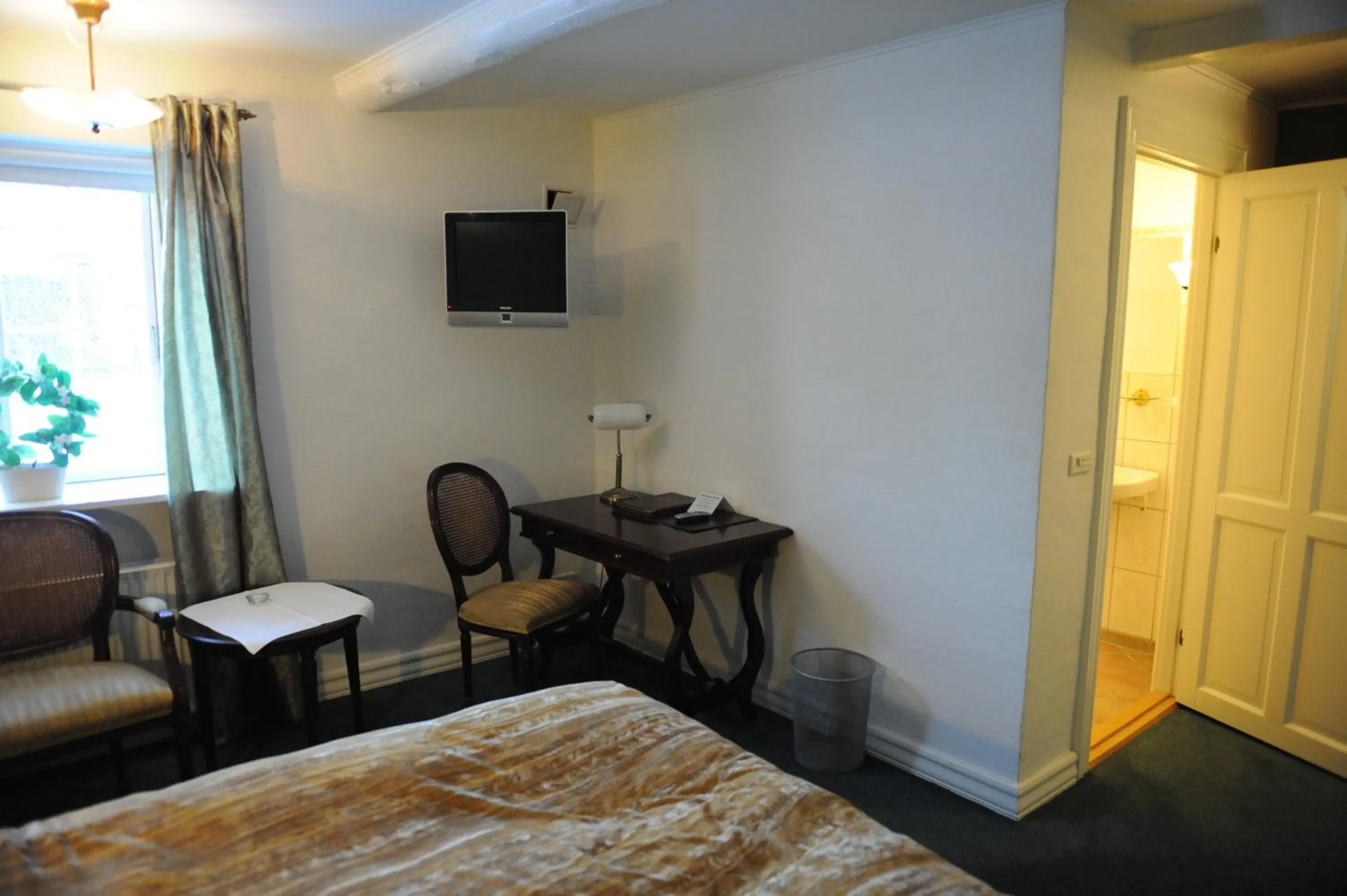 Day, Bed in Tyrstrup Kro