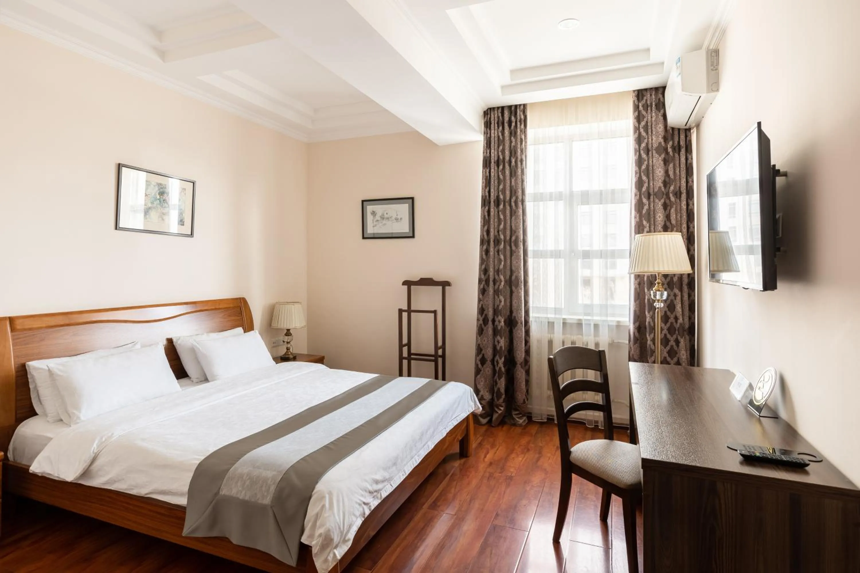 Photo of the whole room in Soluxe Hotel