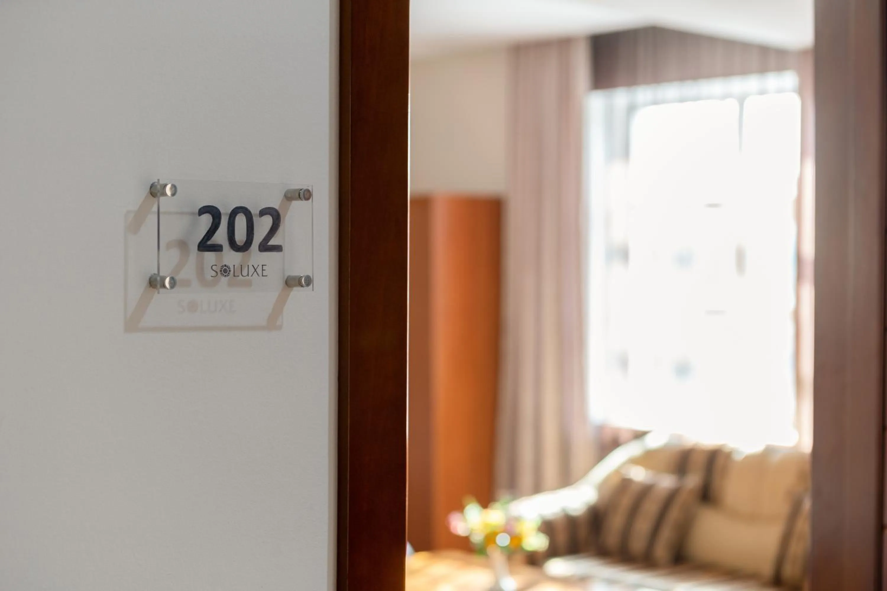 Text overlay in Soluxe Hotel