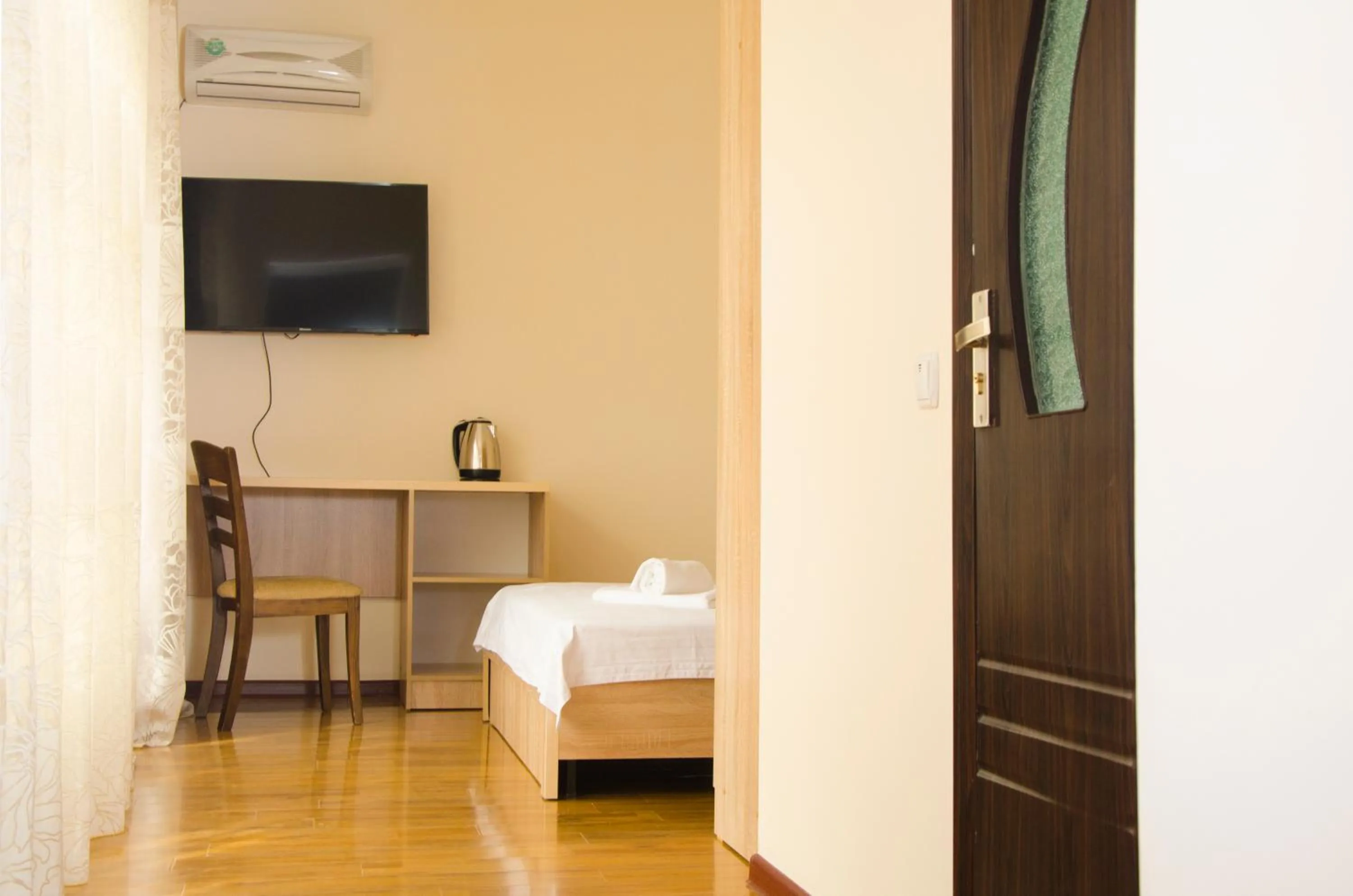 Photo of the whole room in Soluxe Hotel