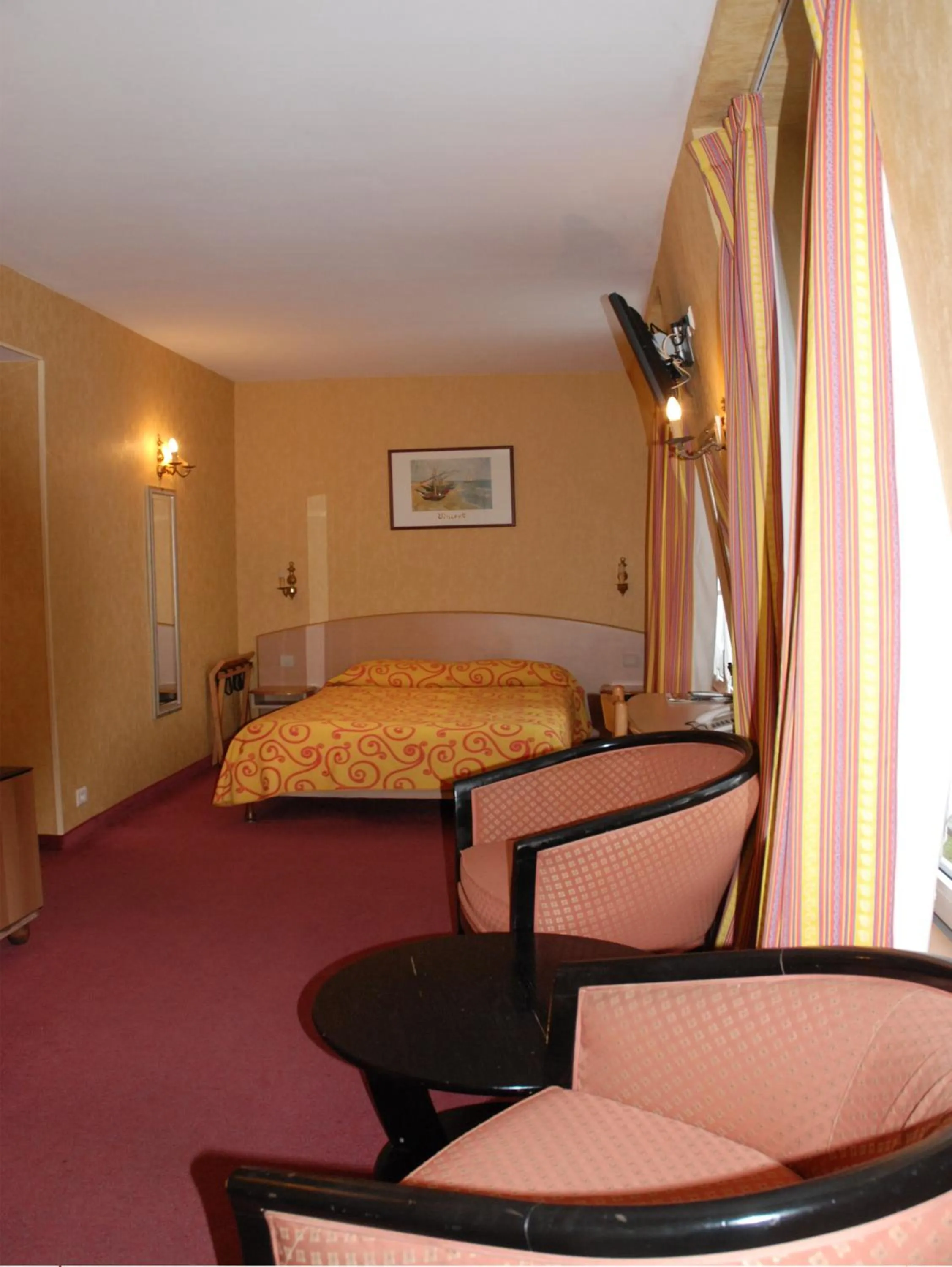 Bedroom, Bed in Hôtel Transcontinental