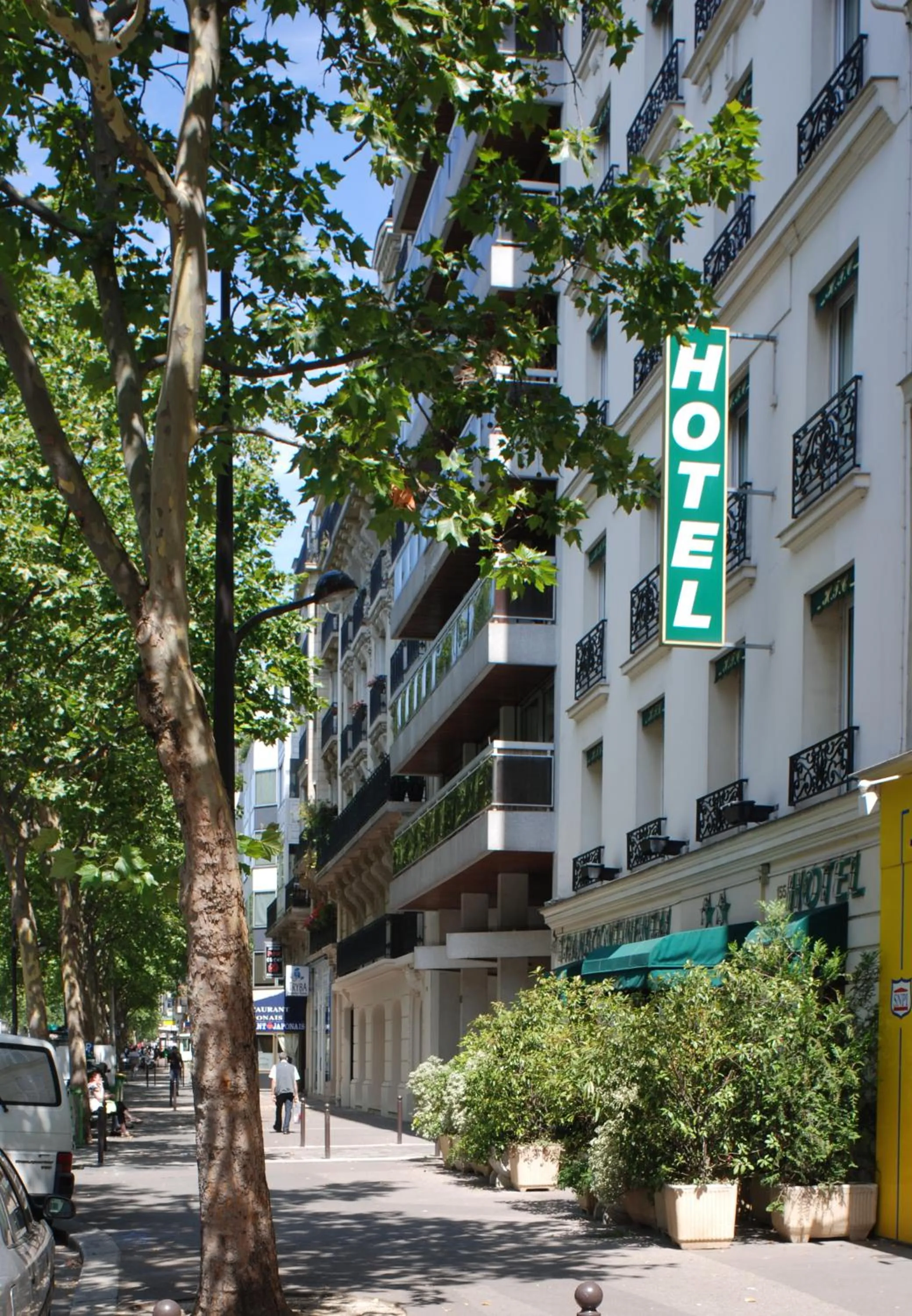 Facade/entrance in Hôtel Transcontinental
