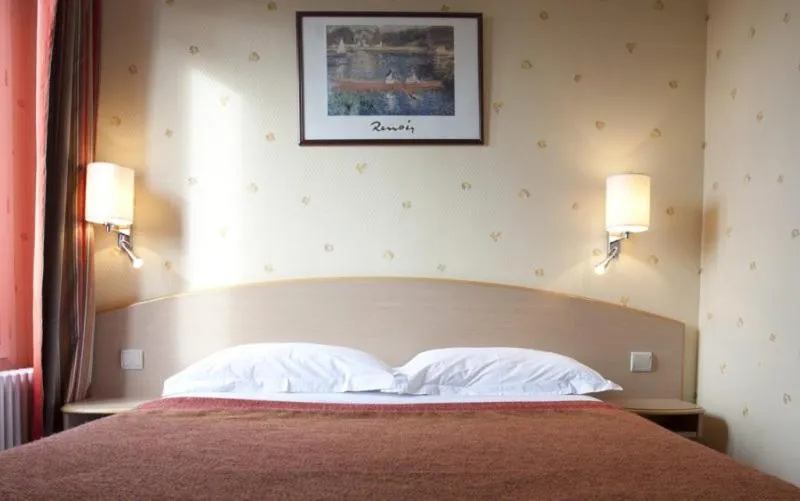 Bed in Hôtel Transcontinental